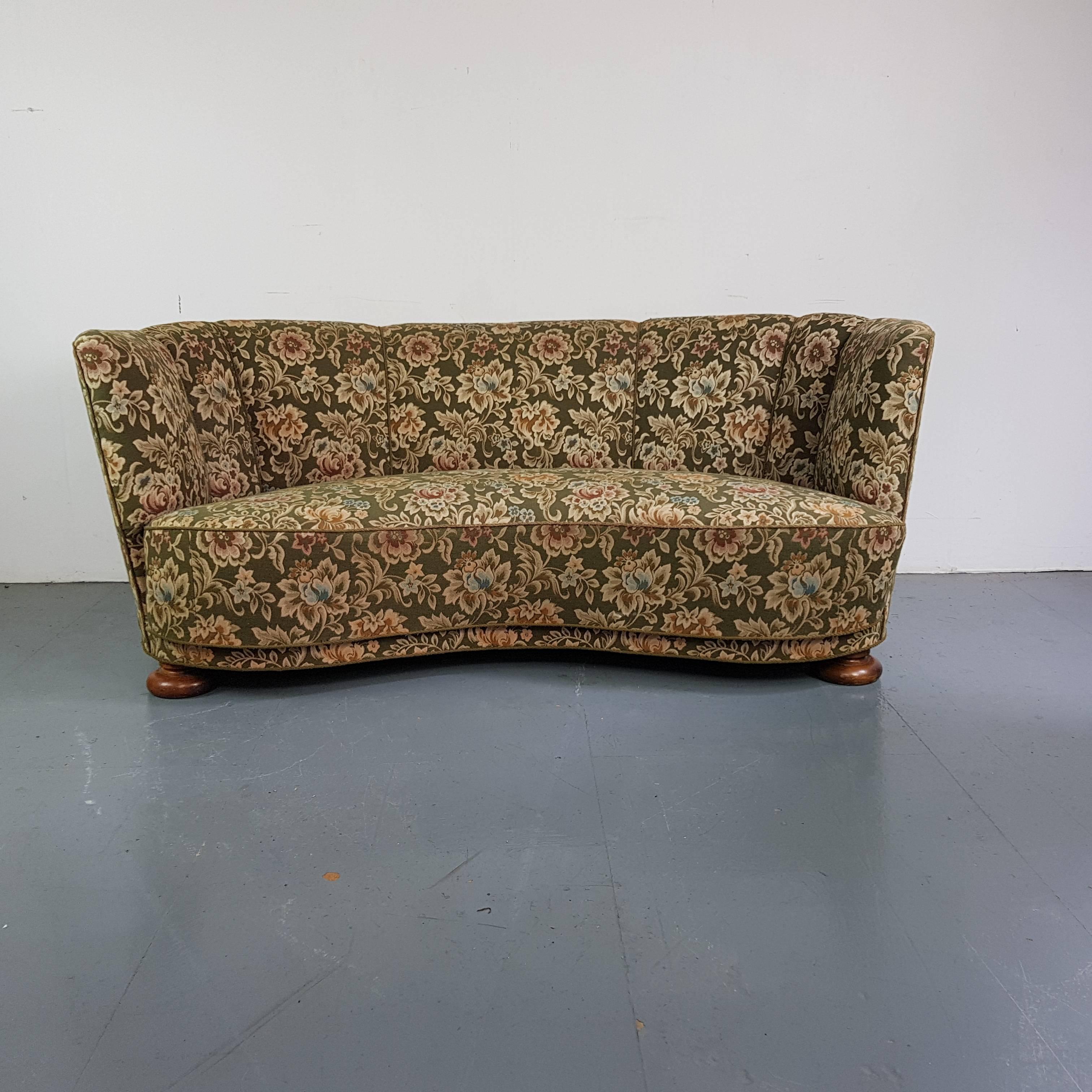 Lovely solid Danish curved Banana sofa upholstered in its original floral fabric, with beech feet.

Approximate dimensions:

Width: 179cm

Depth: 96cm

Height: 74cm.

Some wear, as to be expected in a vintage item, but nothing detrimental