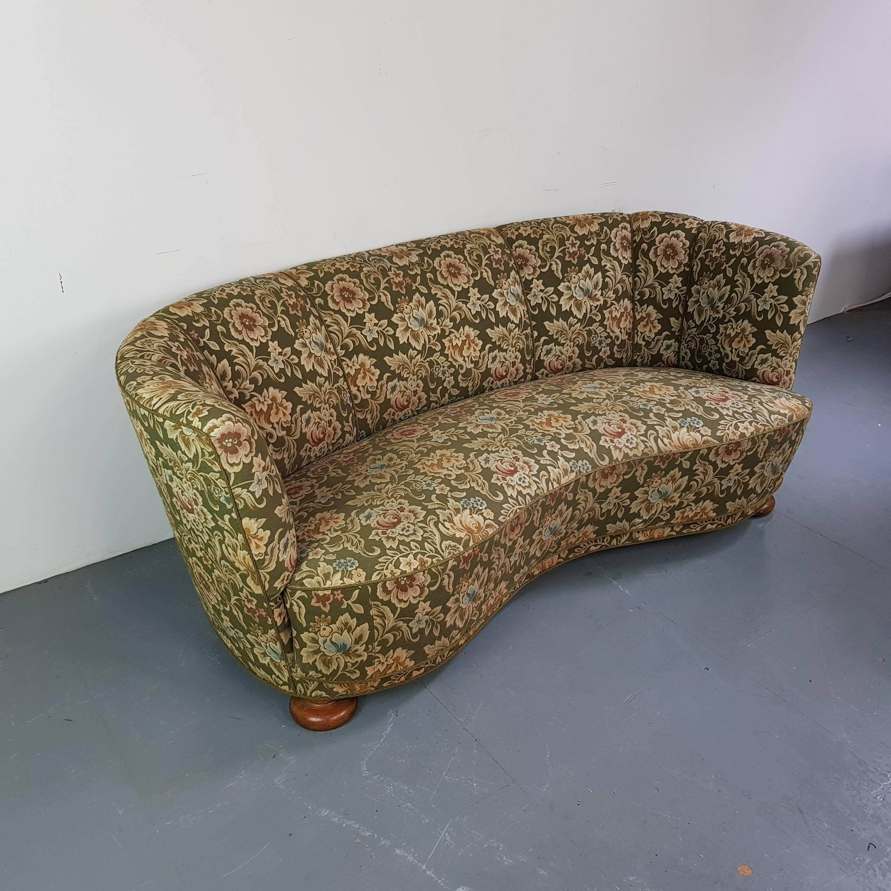 Vintage 1930s Danish Banana Sofa  In Good Condition For Sale In Lewes, East Sussex