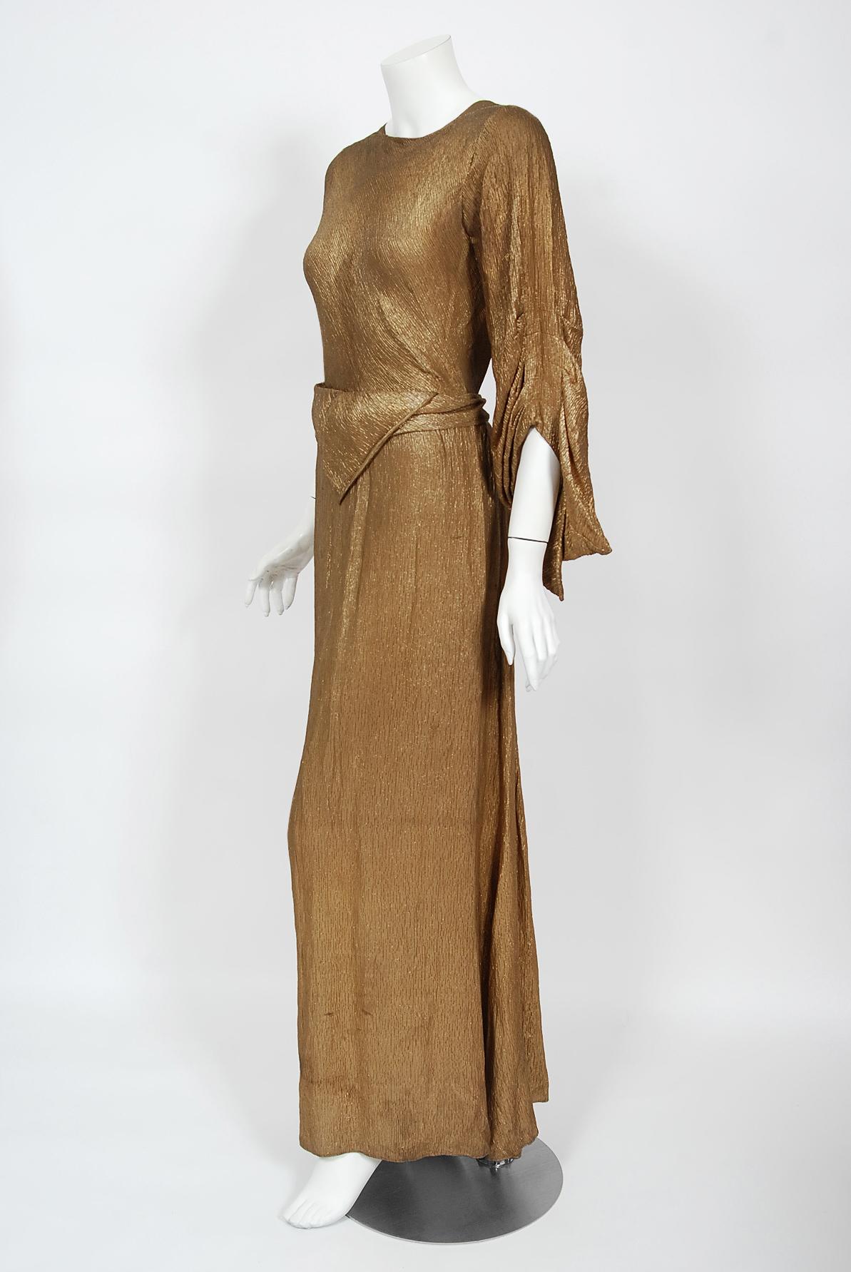 Vintage 1930s Debenham & Freebody Couture Metallic Gold Lamé Geflügelte Ärmel Kleid  im Angebot 2