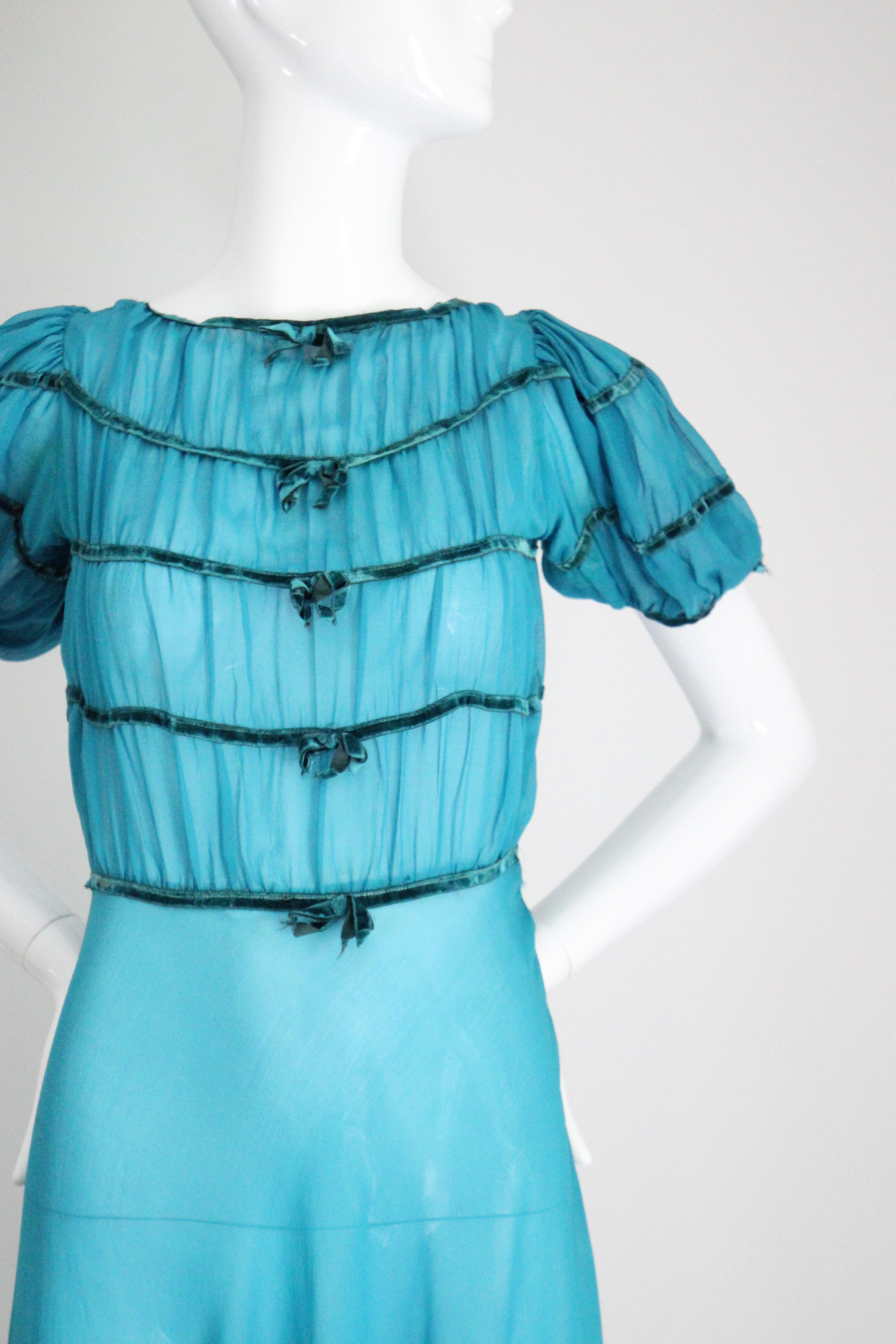 Bleu Vintage 1930's Dress Turquoise blue silk chiffon velvet  robe à nœuds UK 8 US 4 en vente