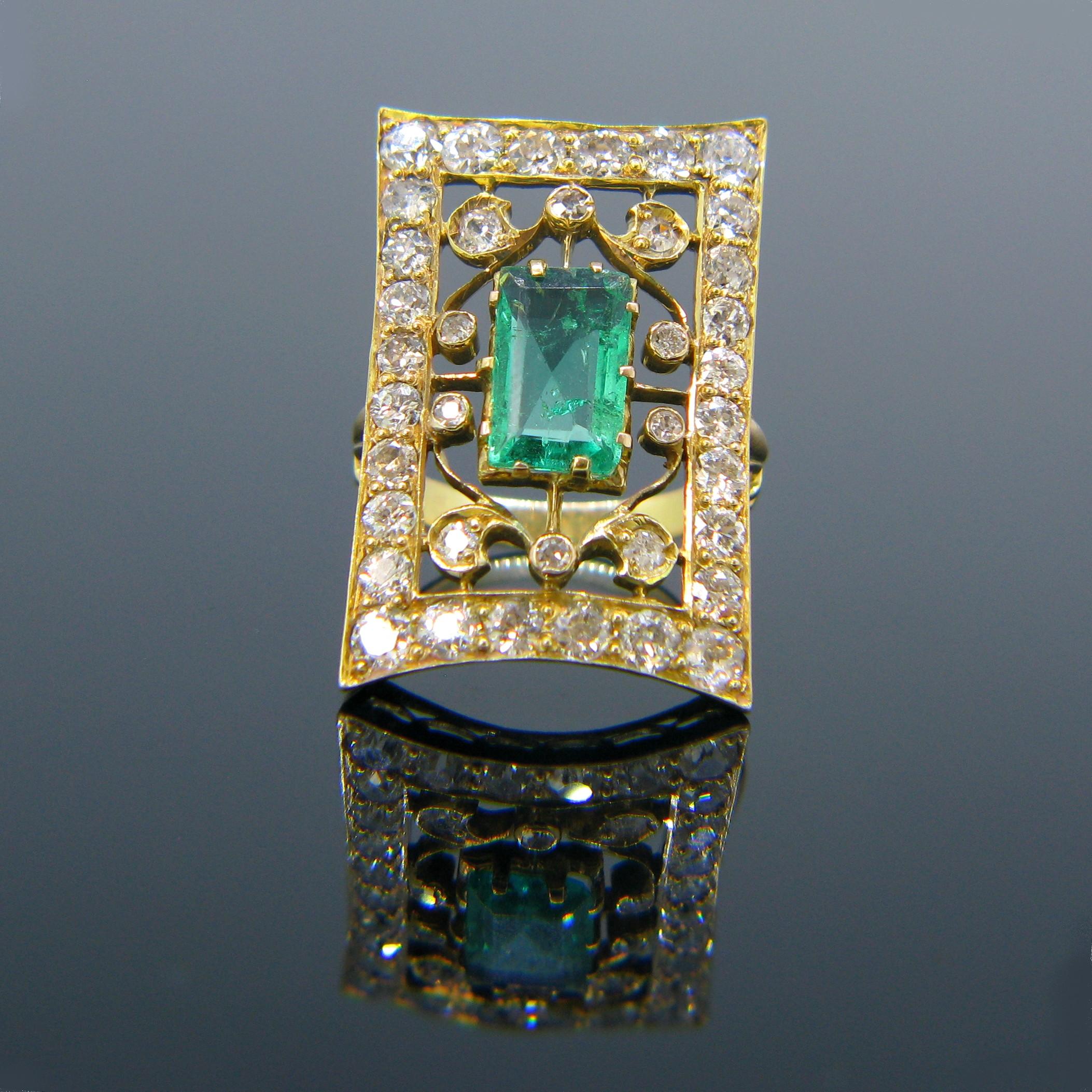 Vintage 1930s Emerald Diamonds Yellow Gold Ring 1