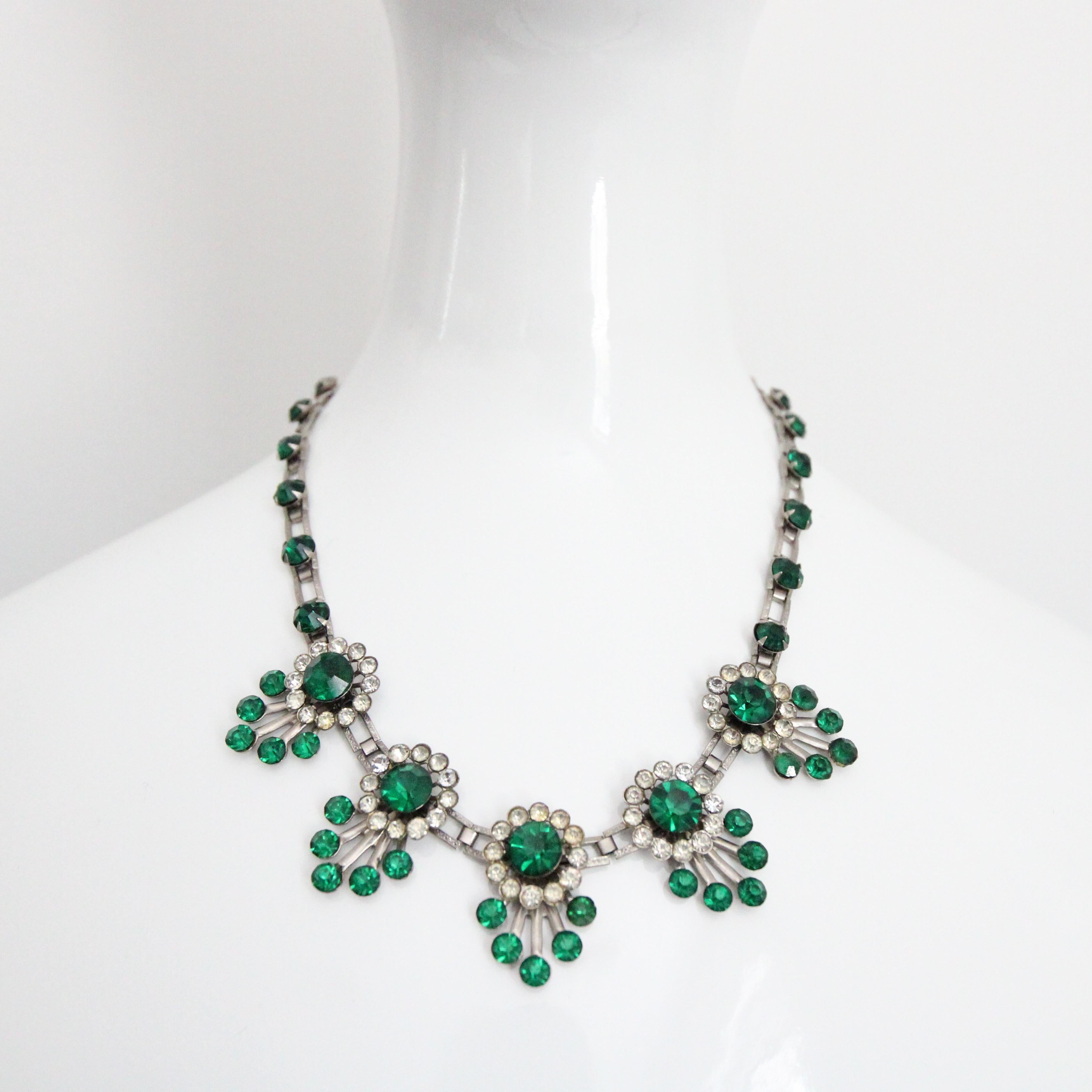 Art Deco Vintage 1930's emerald green rhinestone silver rhinestone floral necklace For Sale