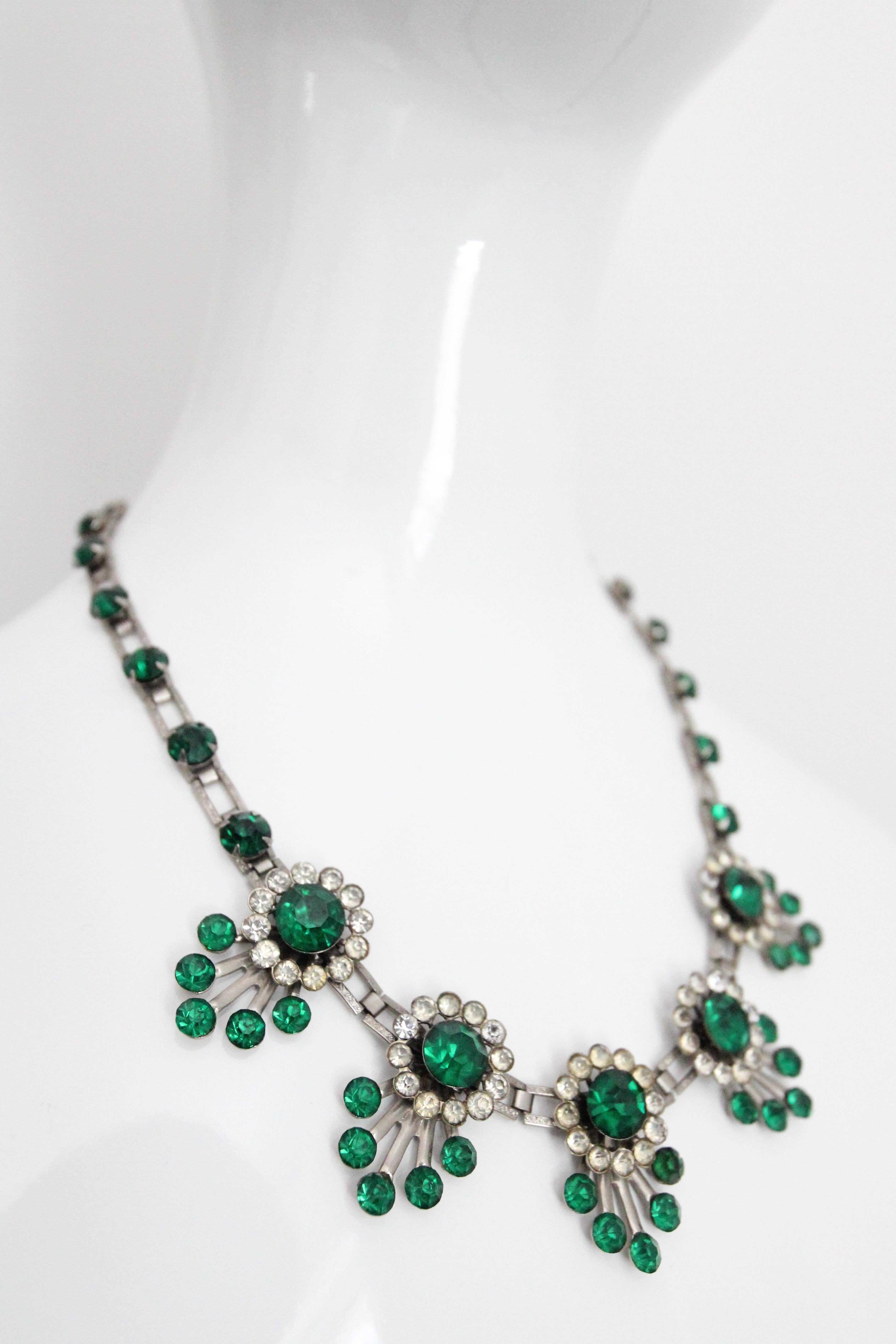 Women's Vintage 1930's emerald green rhinestone silver rhinestone floral necklace For Sale