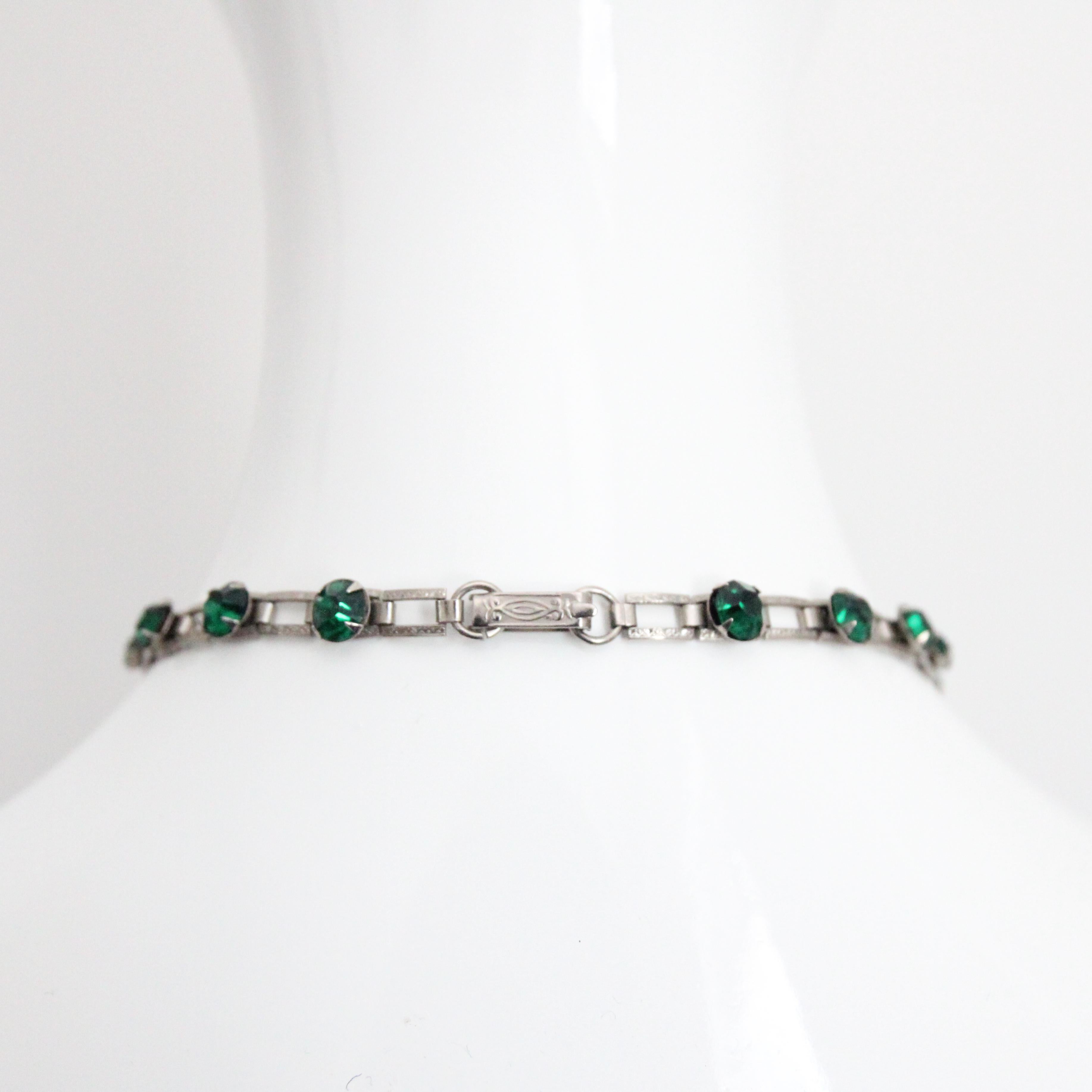 Vintage 1930's emerald green rhinestone silver rhinestone floral necklace For Sale 2