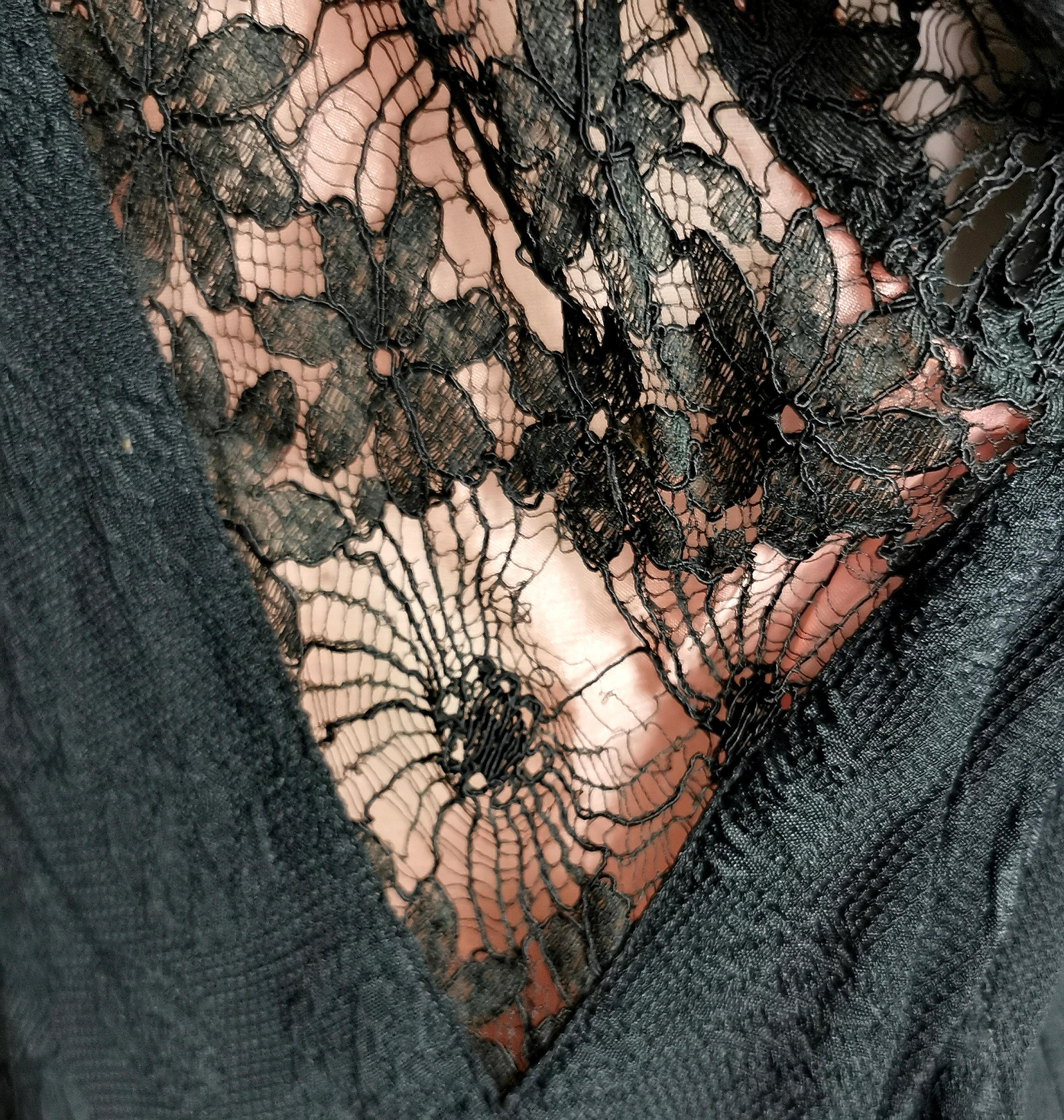 Vintage 1930's evening dress, Black lace, pink  For Sale 6