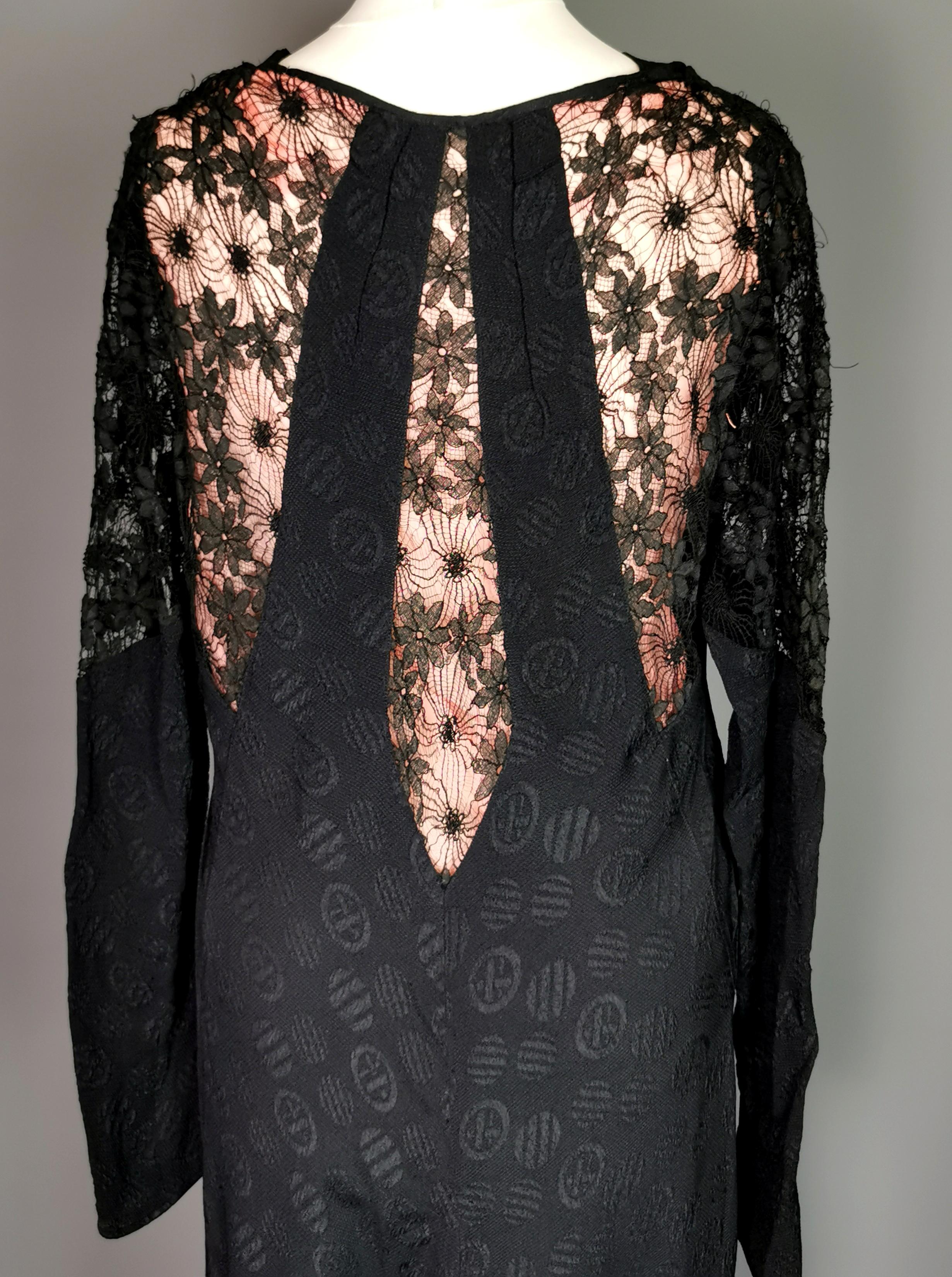Vintage 1930's evening dress, Black lace, pink  In Fair Condition For Sale In NEWARK, GB