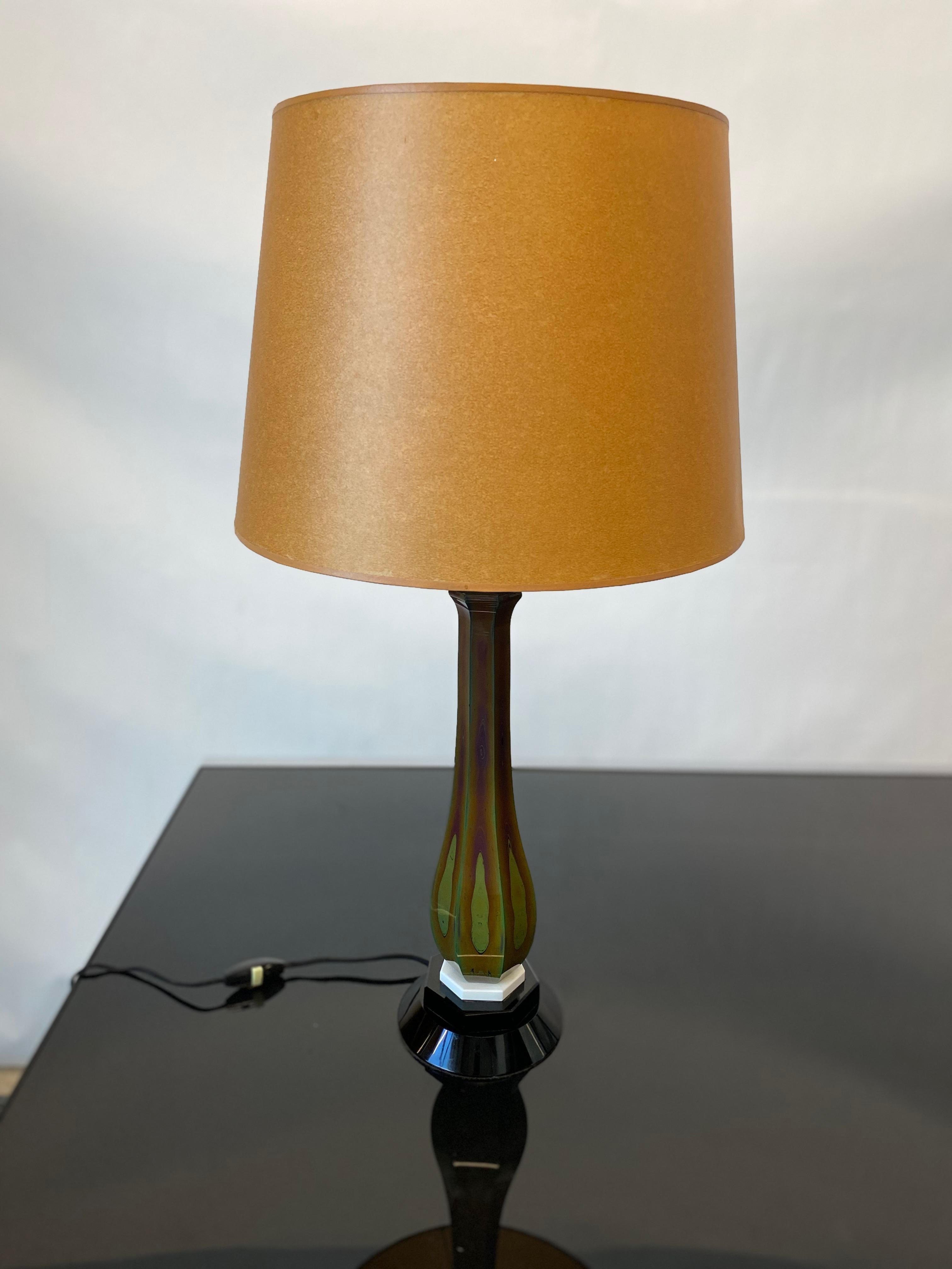 This vintage 1930s fine French Art Deco multicolored cut glass table lamp is in overall good condition. A few minor chips. Refer to photos.
Dimensions:
5.5