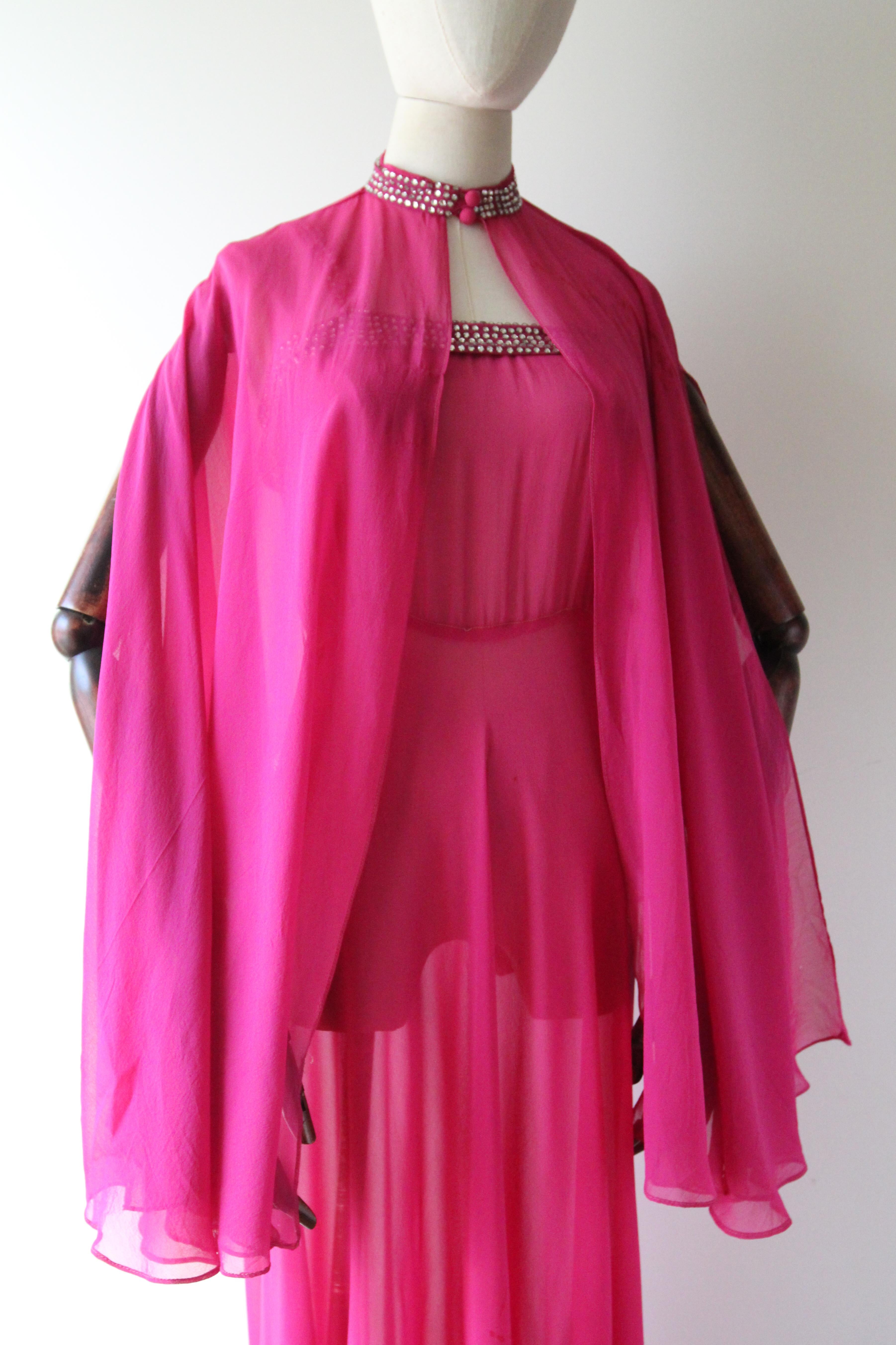 Vintage años 30 Vestido de noche de seda rosa fucsia a juego con capa pedrería UK 6 US 2 en venta 11