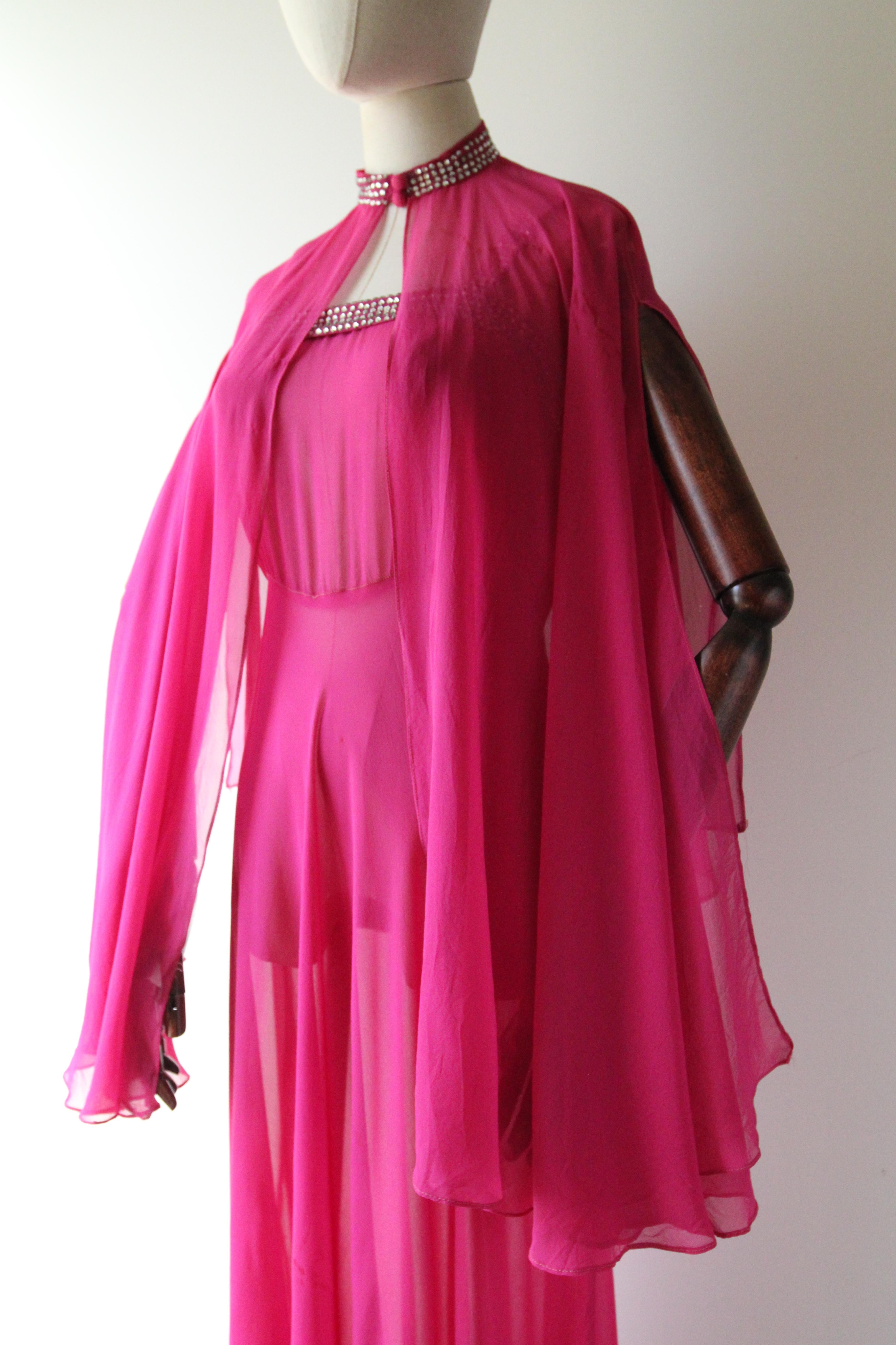 Vintage años 30 Vestido de noche de seda rosa fucsia a juego con capa pedrería UK 6 US 2 en venta 13