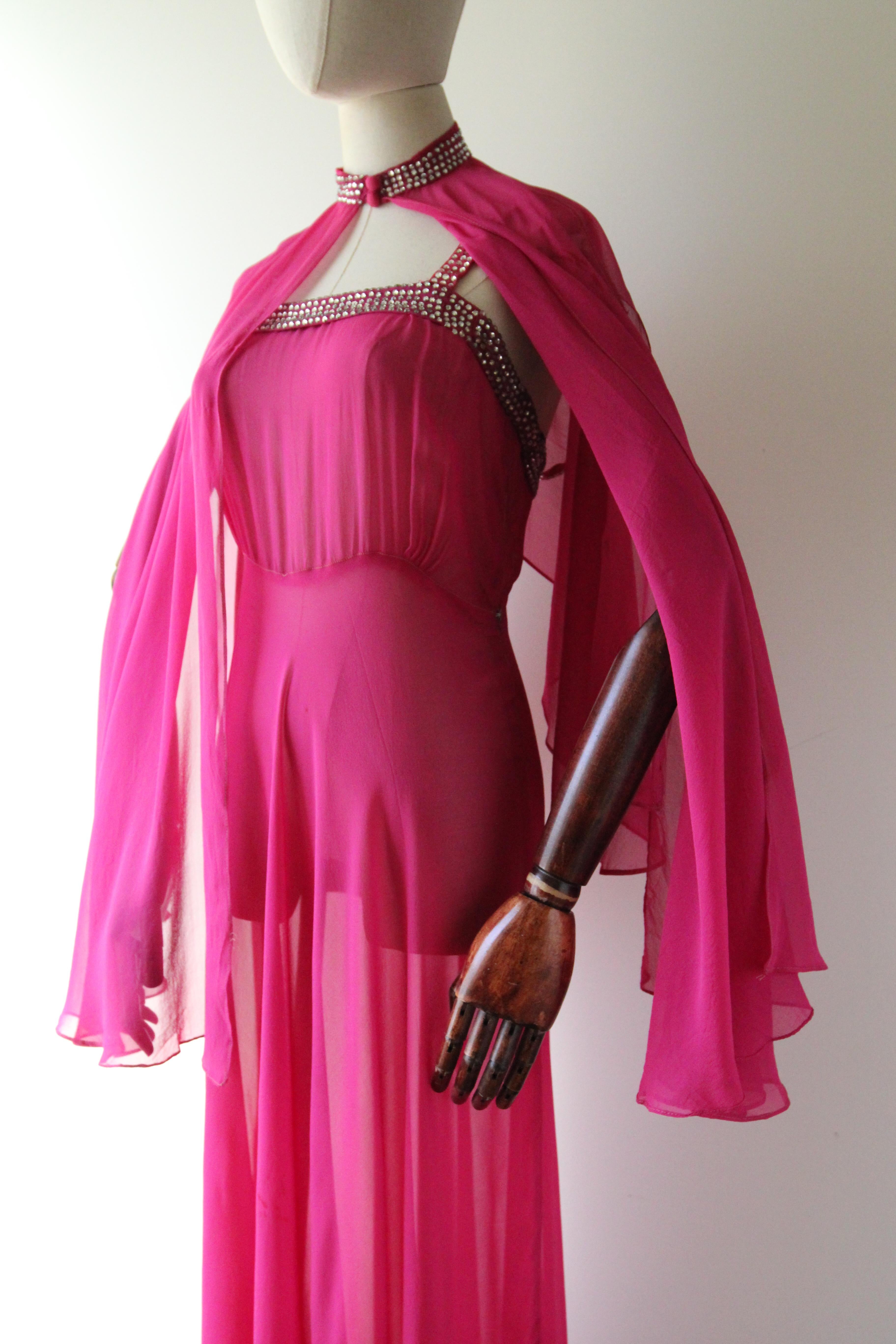 Vintage años 30 Vestido de noche de seda rosa fucsia a juego con capa pedrería UK 6 US 2 en venta 14