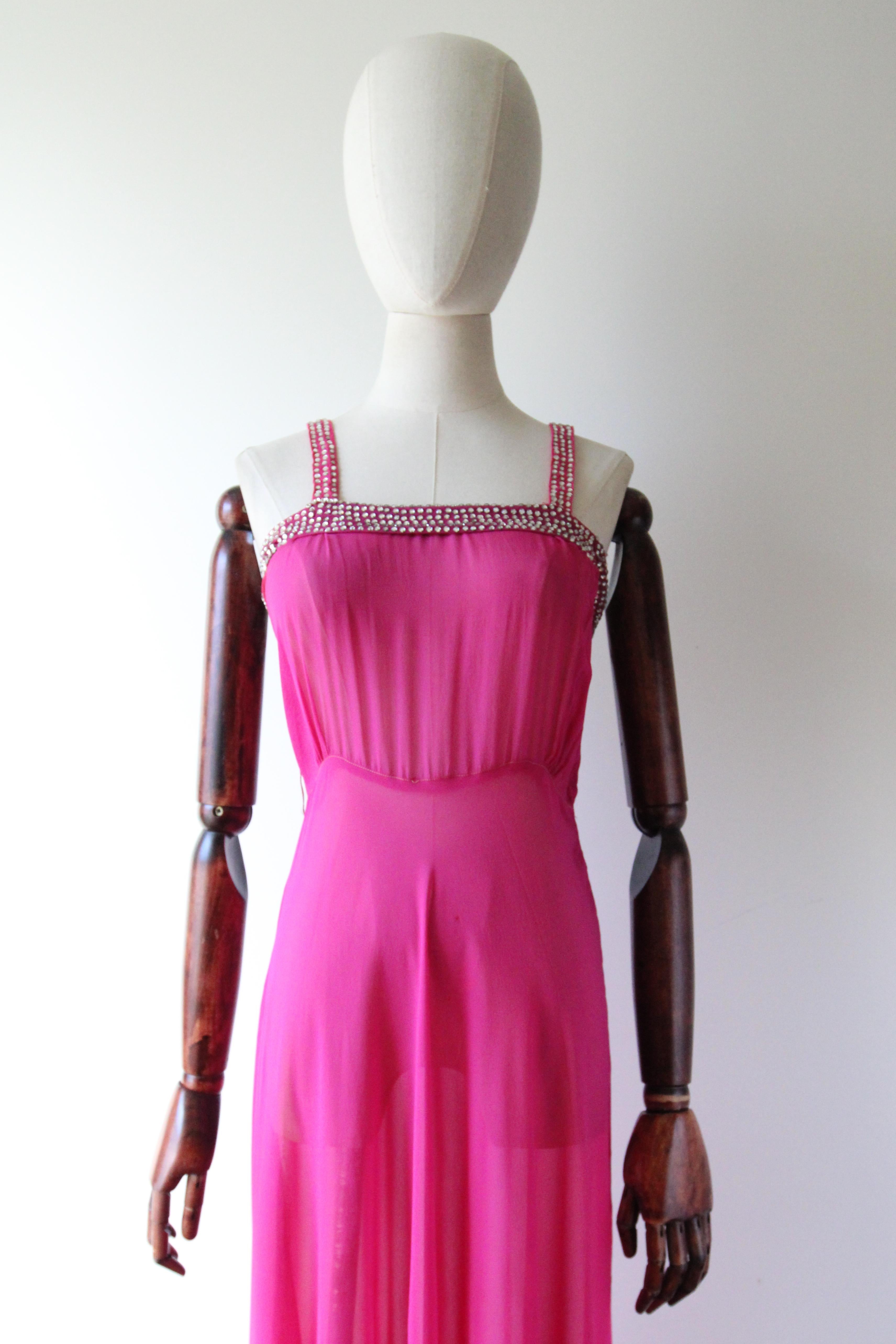 Vintage años 30 Vestido de noche de seda rosa fucsia a juego con capa pedrería UK 6 US 2 en Bastante bueno estado para la venta en Cheltenham, GB