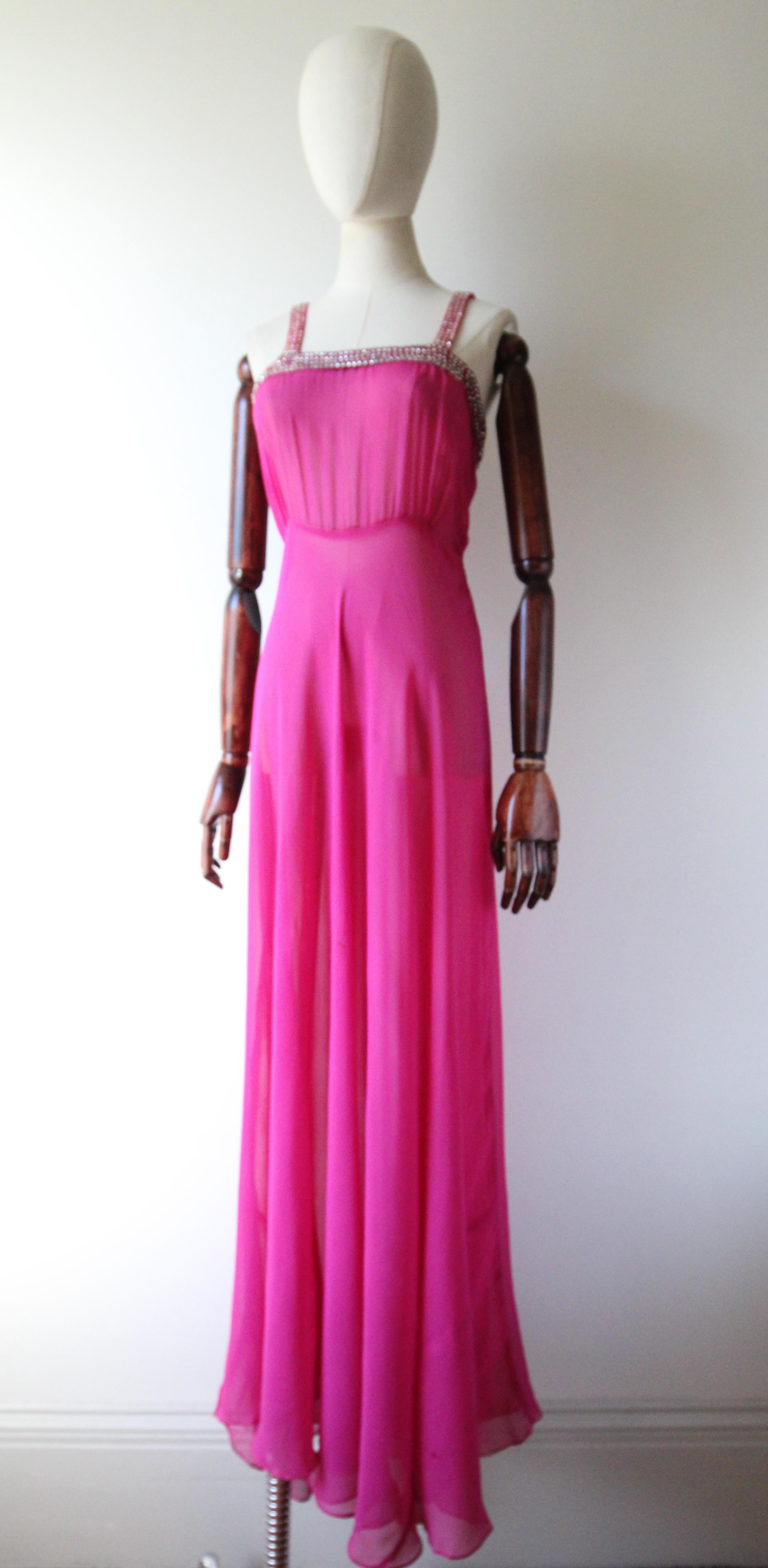 Vintage años 30 Vestido de noche de seda rosa fucsia a juego con capa pedrería UK 6 US 2 en venta 4