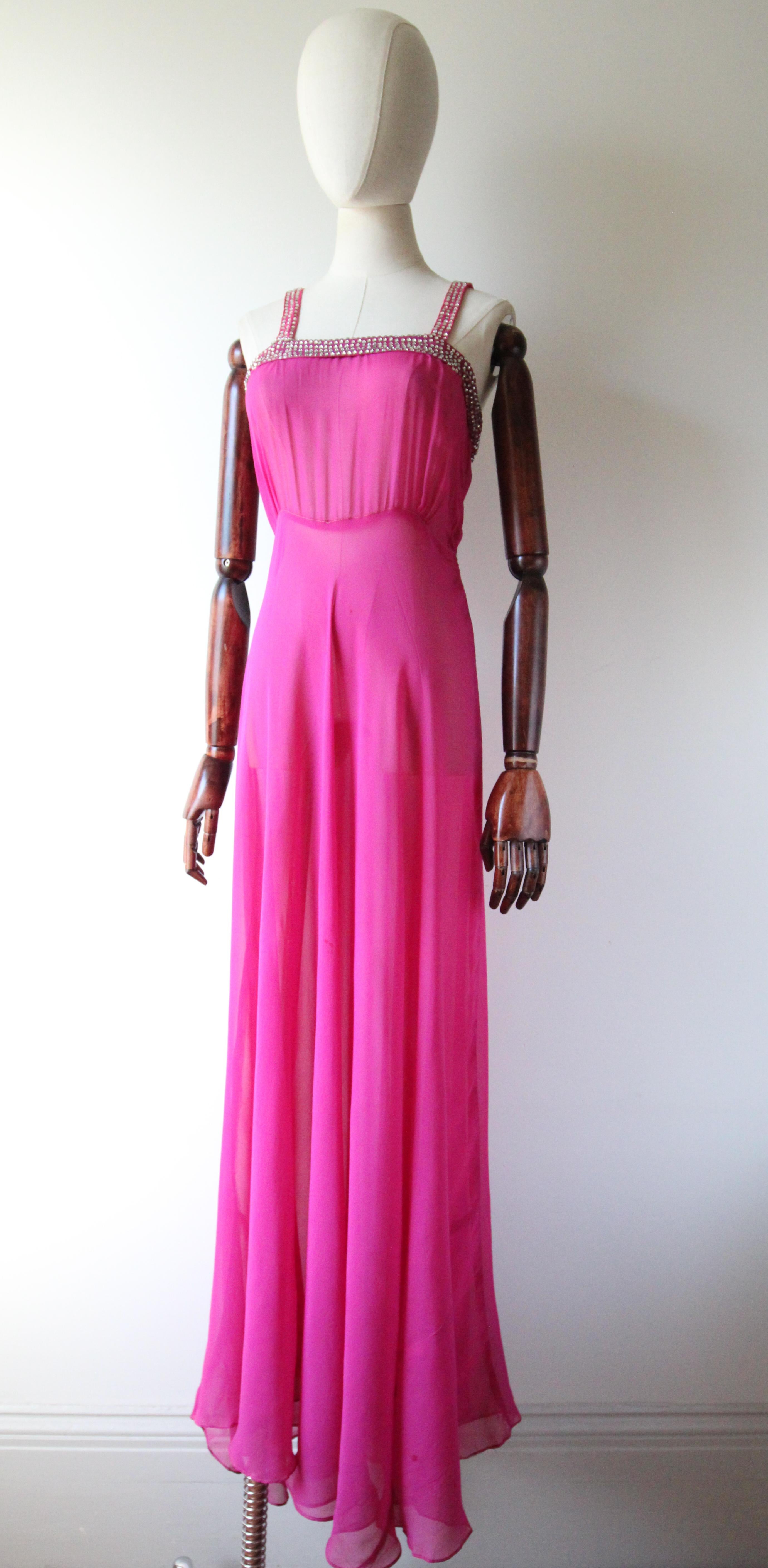 Vintage años 30 Vestido de noche de seda rosa fucsia a juego con capa pedrería UK 6 US 2 en venta 5