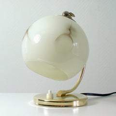 Vintage 1930s Deutsch Bauhaus Art Deco Messing und marmoriert Opal Tischlampe Sconce