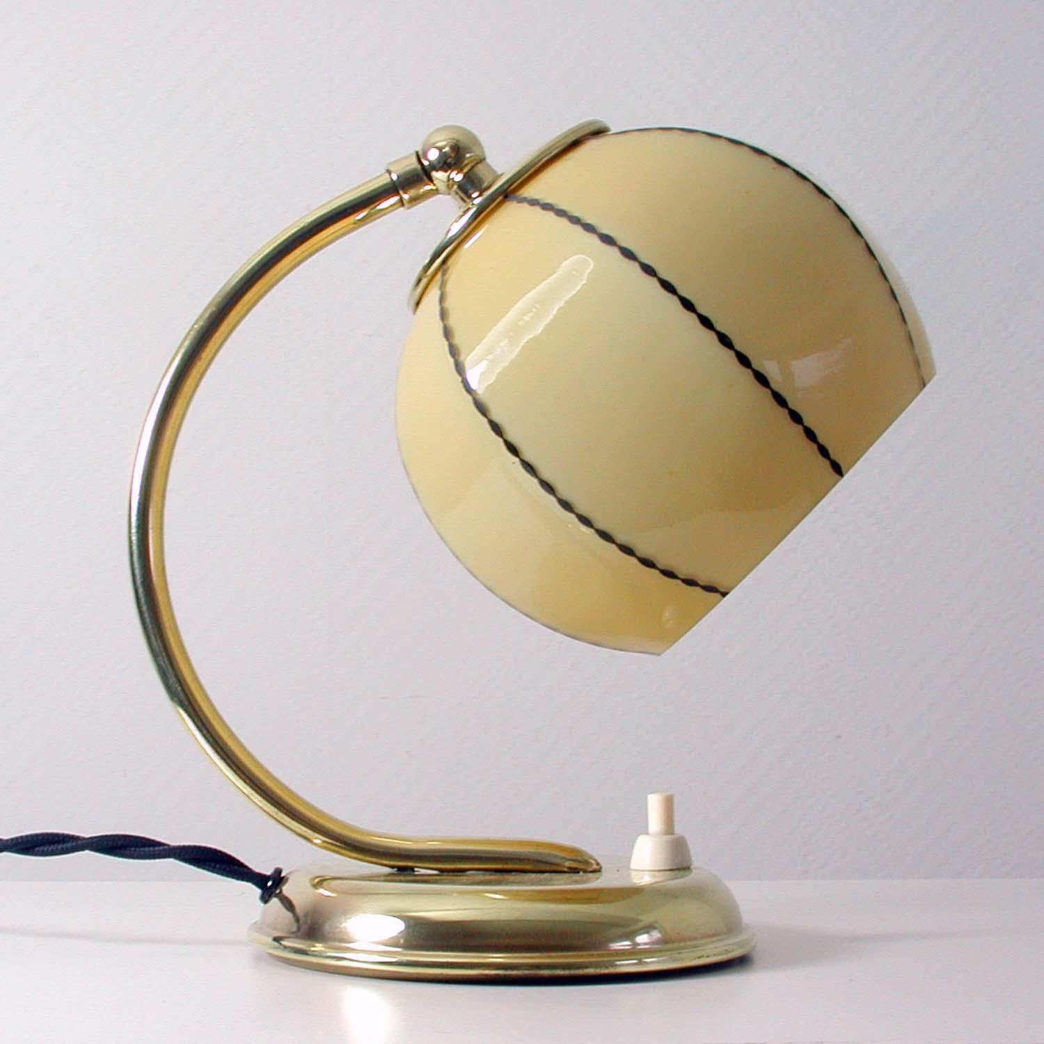 Vintage 1930s German Bauhaus Art Deco Brass and Opal Table Lamp Sconce (Deutsch)