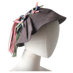 Sombrero vintage años 30 de fieltro gris y trenzado pastel Sombrero Art decó de borlas pastel