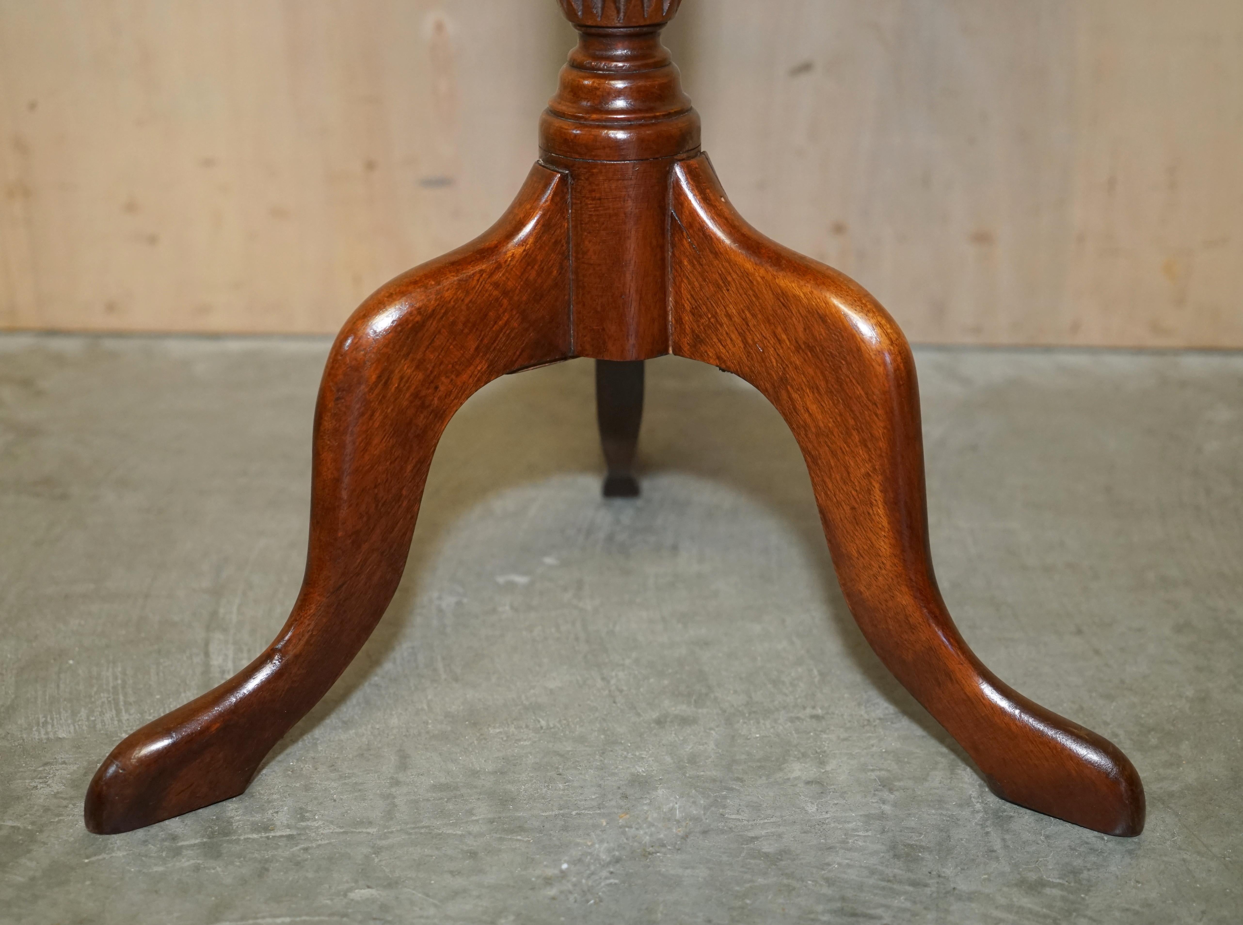 Vintage 1930s Hardwood Heritage Green Leather Tripod Side End Lamp Wine Table For Sale 1