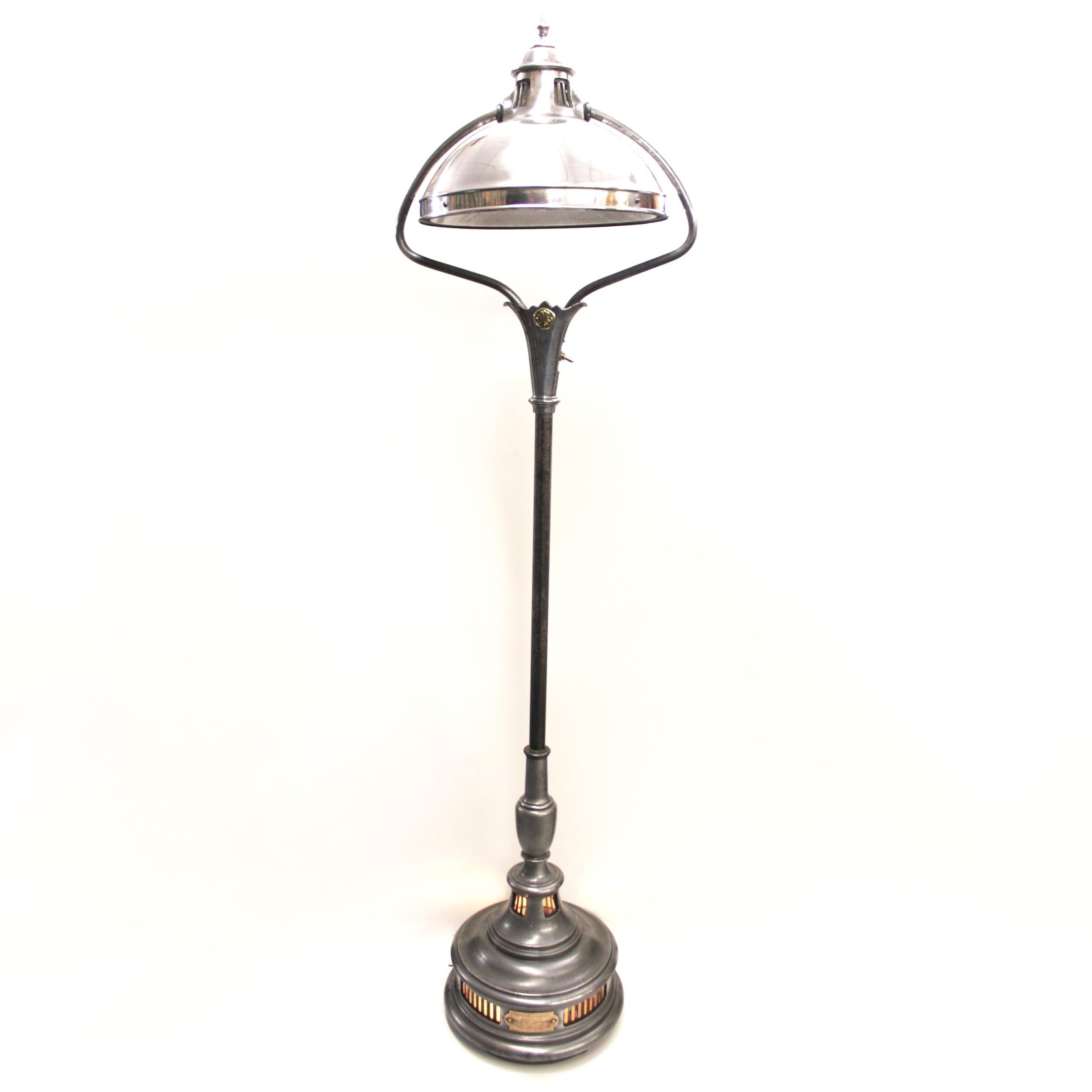 Vintage 1930s Industrial Aluminum GE Sunlamp Floor Lamp In Excellent Condition In Lafayette, IN