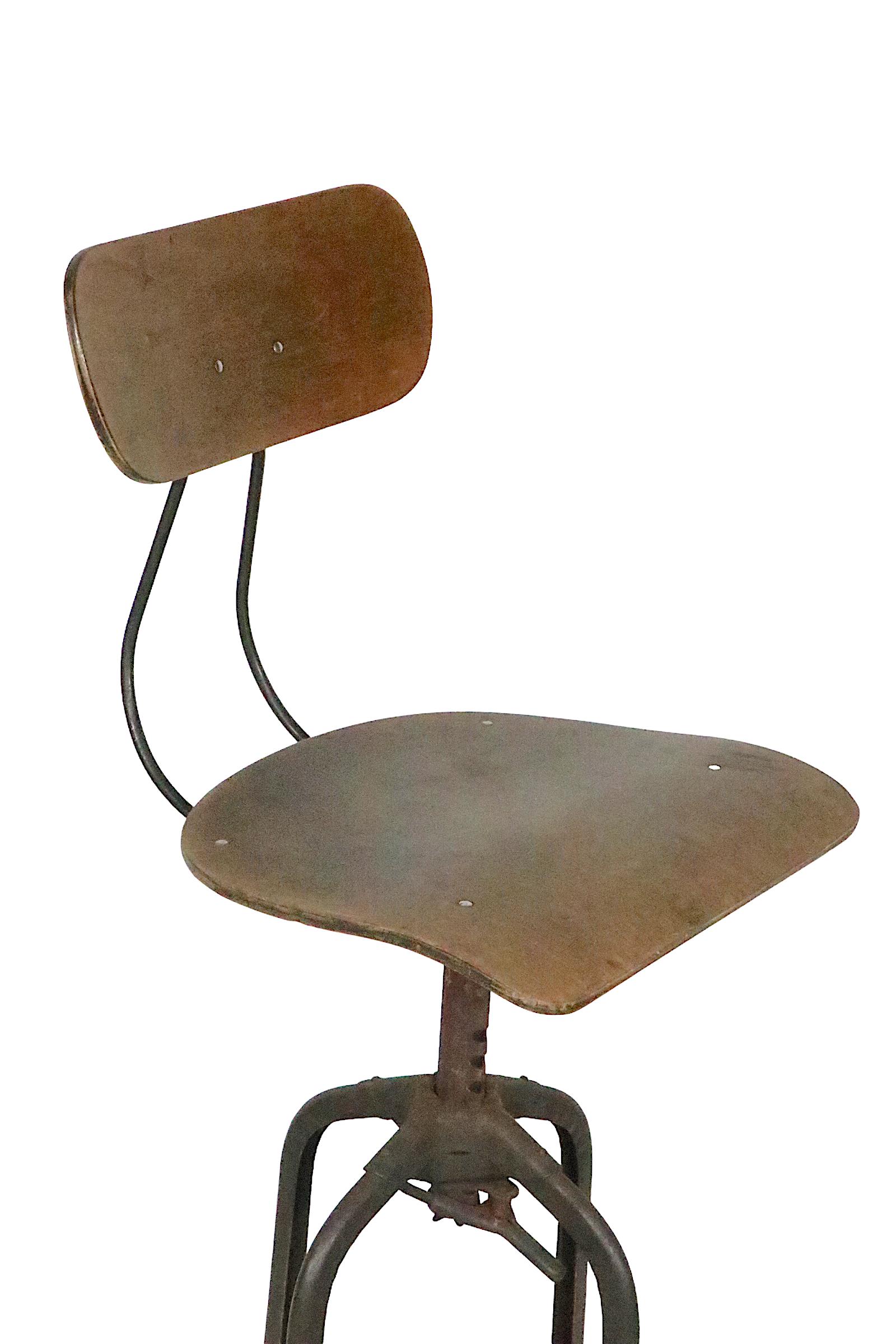 Vintage 1930s Industrial Rask Work Drafting Stool by Toledo Furniture Company In Good Condition In New York, NY