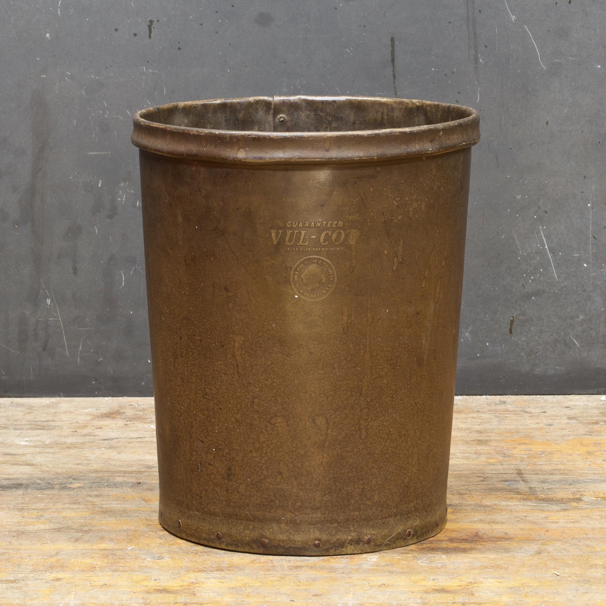 American vulcanized fiber company factory office trash can. Clearly ink stamped dated 1931.

Measure: D 12 1/2 x H 14 1/2 in.


