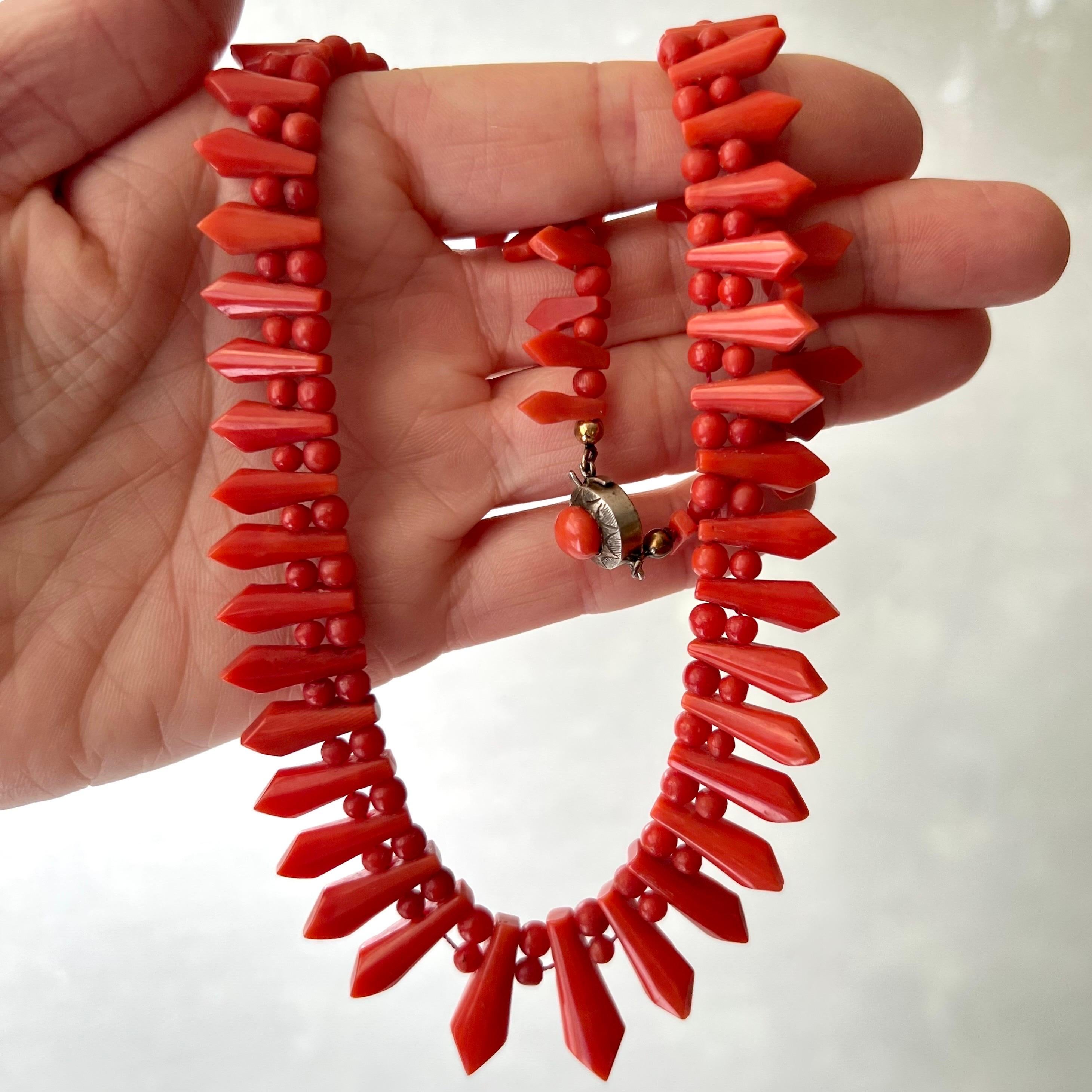 An Art Deco 1930's coral necklace set with a coral cabochon stone round closure. This lovely necklace - originally from Italy - has a gorgeous design of many panels which are all of different sizes and become smaller towards the clasp. Each