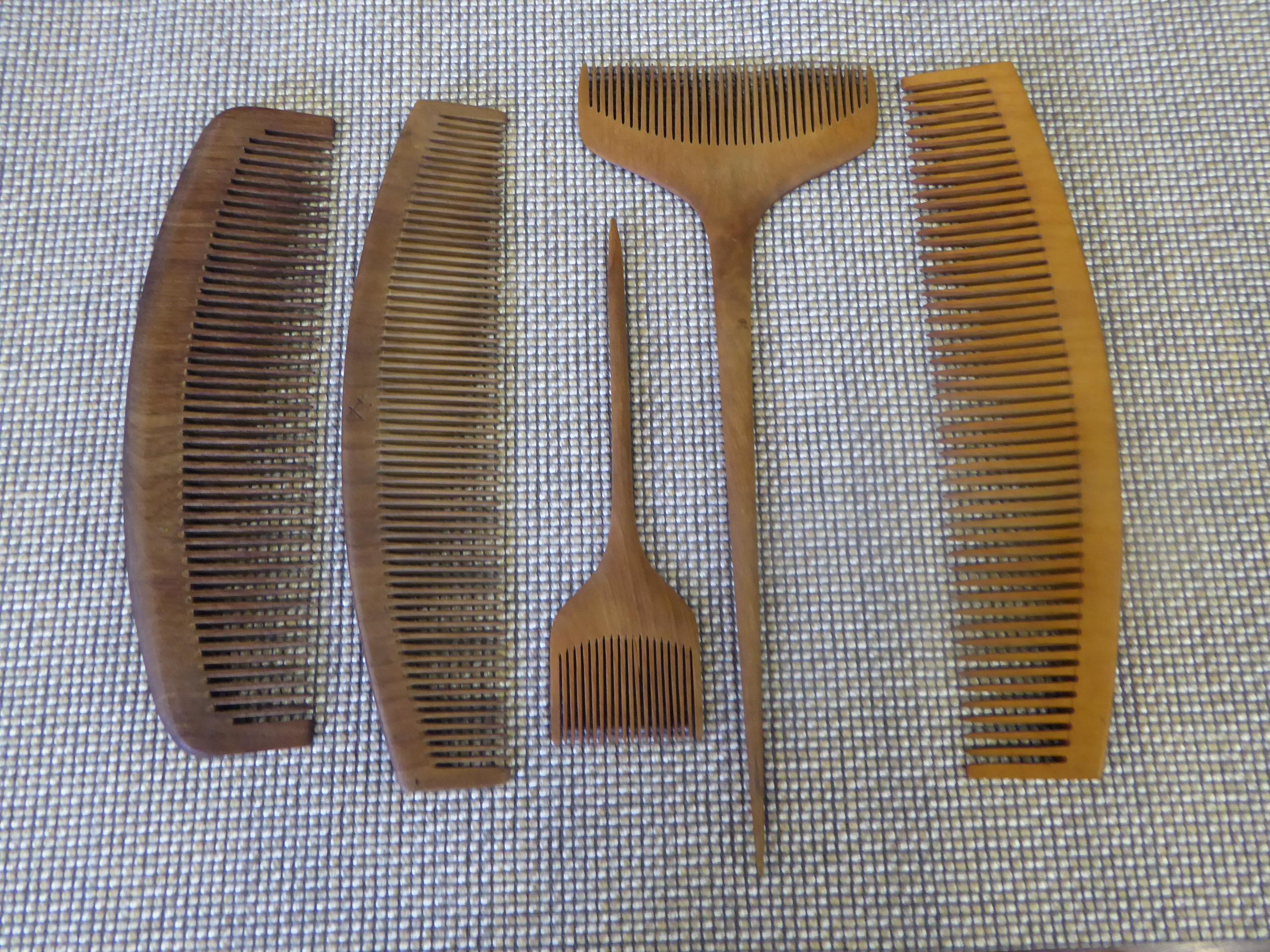 Found in Kamakura, this collection of 5 Vintage Japanese combs are from the 1930s, possibly older and are carved of Tsunge or boxwood. Beautiful age patina, all in very good condition.
Comb measurements: The 2 long handled Nihongami combs are 8