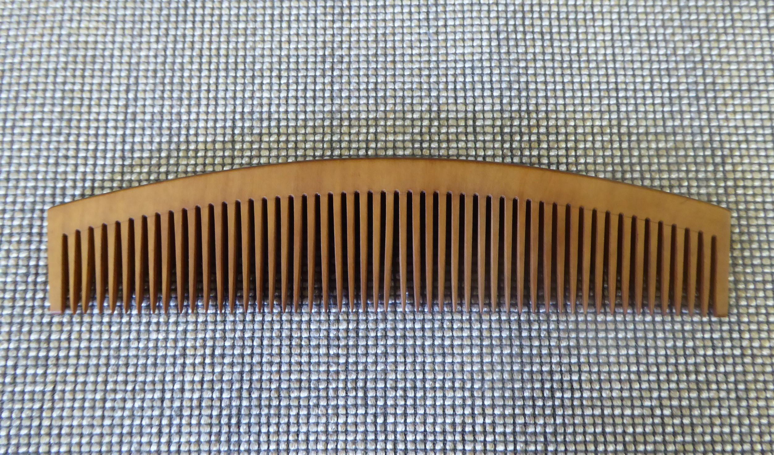 Vintage 1930s Japanese Tsuge Wood Comb Collection In Good Condition In Miami, FL