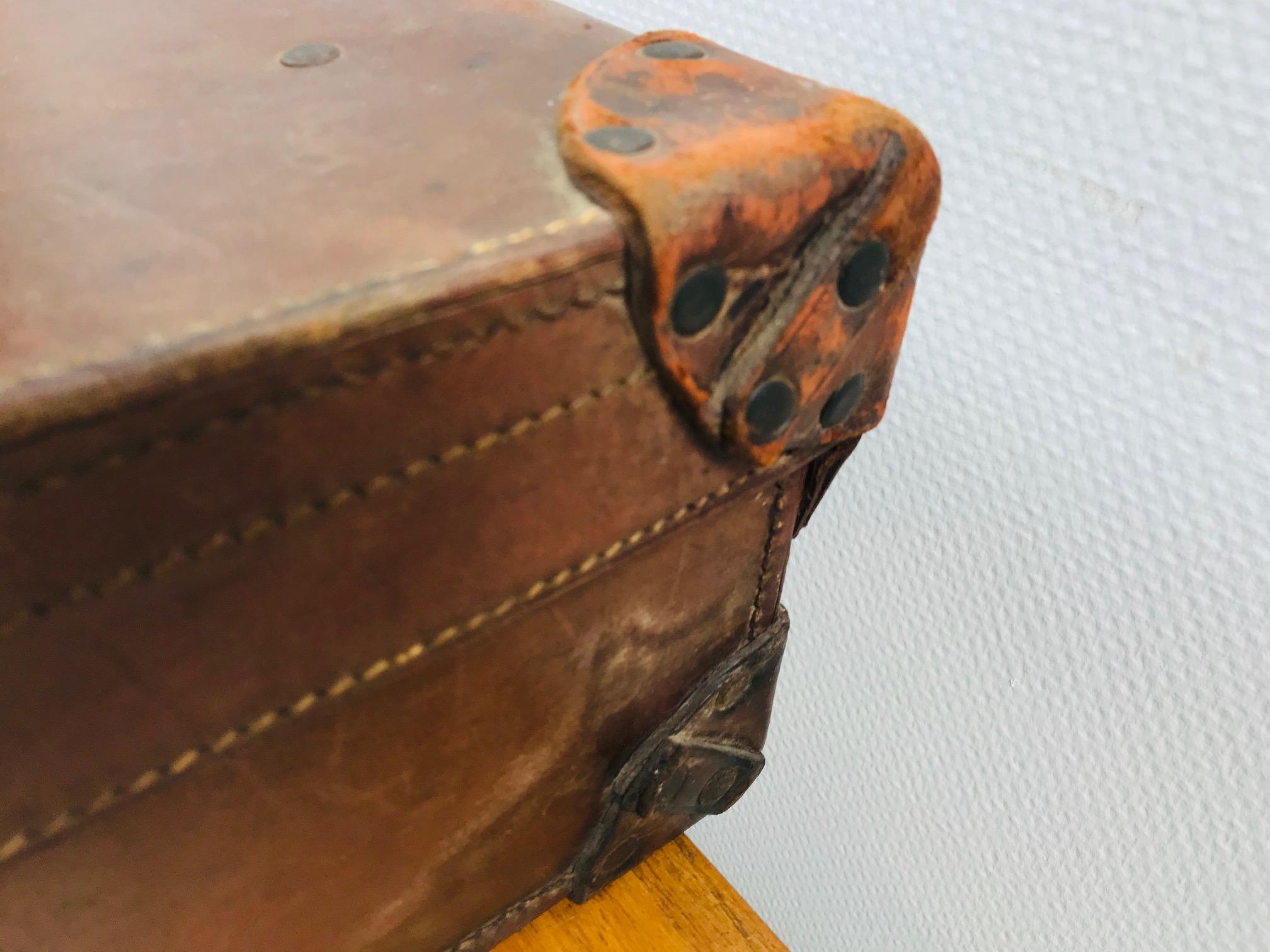 Mid-20th Century Vintage 1930s Leather Suitcase, British Suitcase, Hotel, B&B Decoration Trunk For Sale