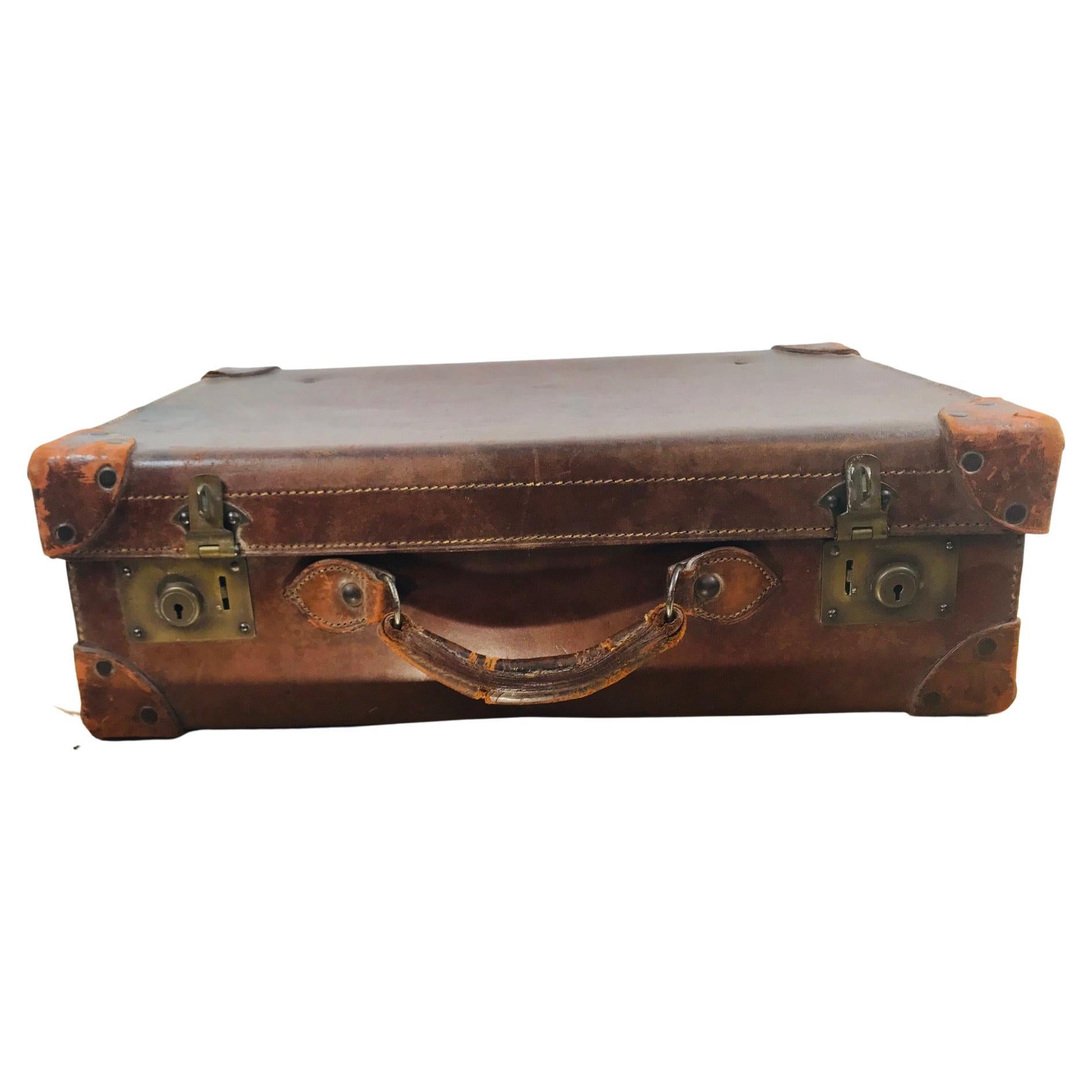 Vintage 1930s Leather Suitcase, British Suitcase, Hotel, B&B Decoration Trunk For Sale