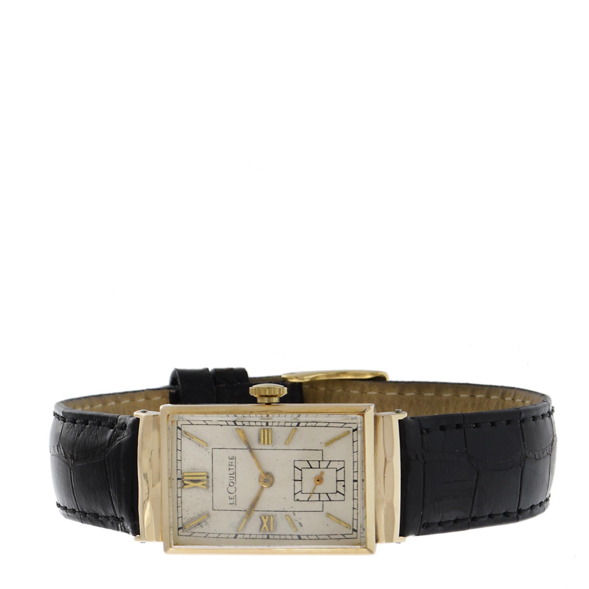 Vintage 1930s LeCoultre 14K Yellow Gold Dress Watch – Manual Wind In Good Condition For Sale In New York, NY