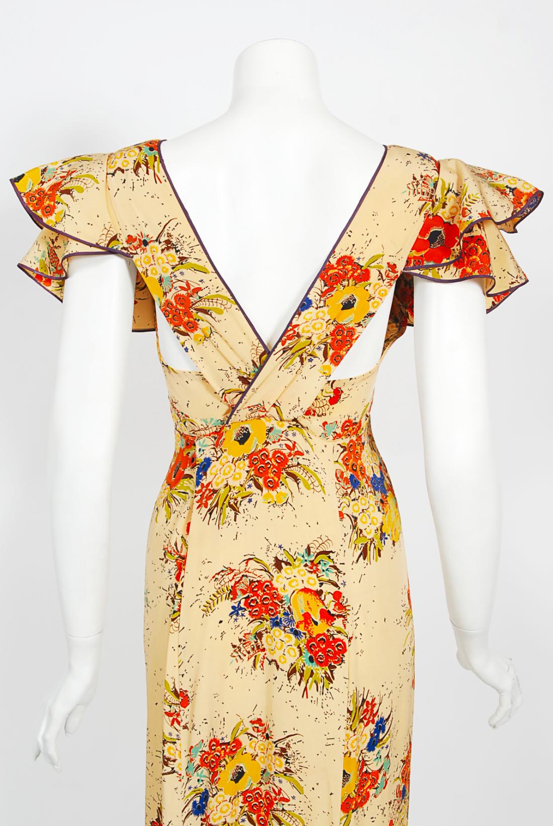 Vintage 1930s Marigold Floral Garden Print Silk Flutter-Sleeve Ruffle Maxi Dress en vente 7
