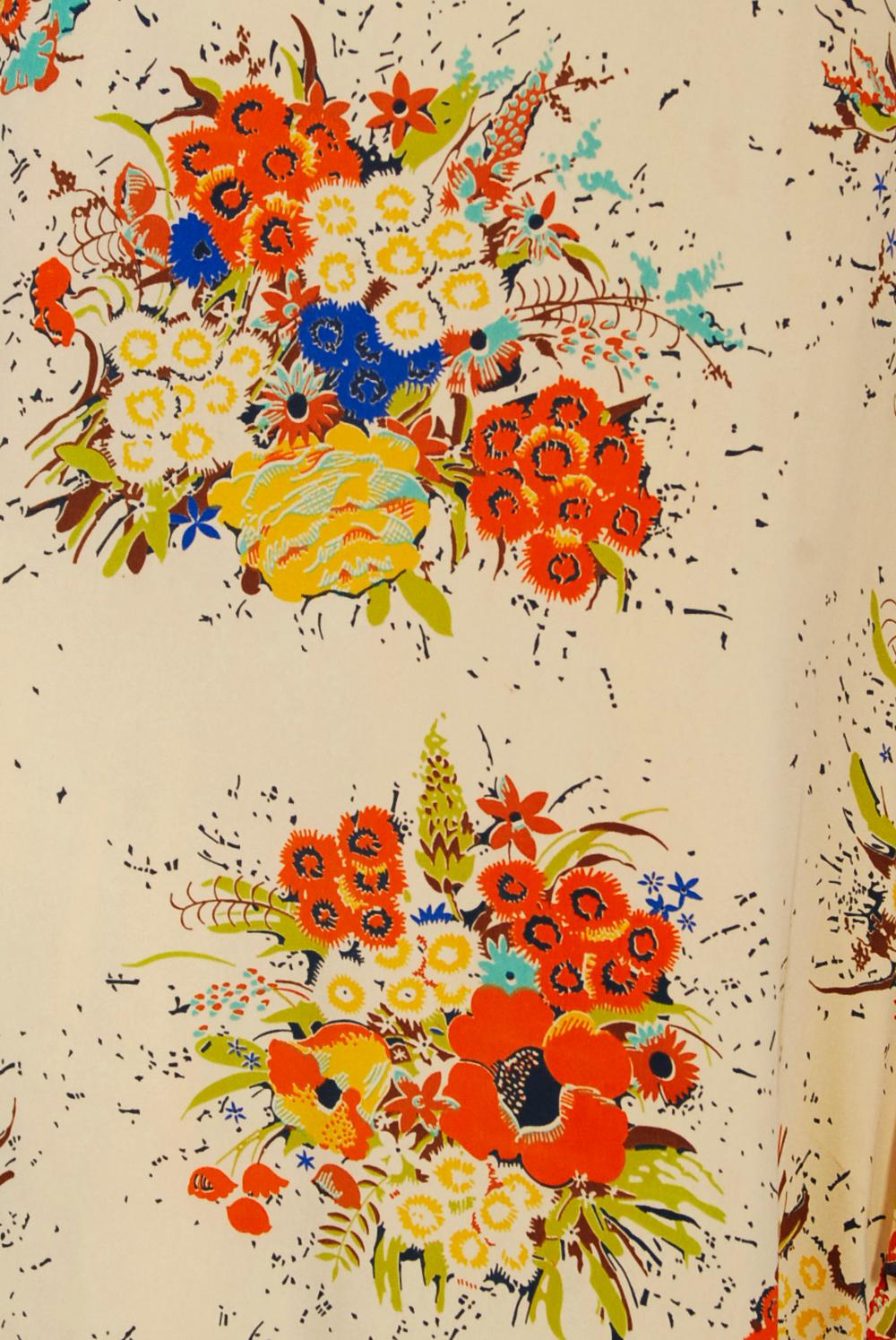 Vintage 1930s Marigold Floral Garden Print Silk Flutter-Sleeve Ruffle Maxi Dress Pour femmes en vente