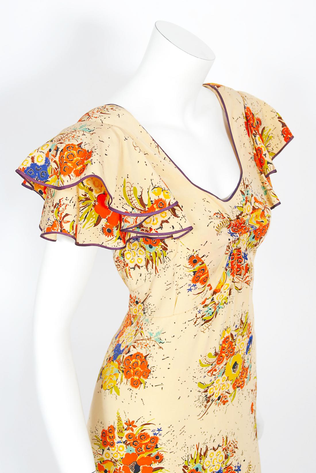 Vintage 1930s Marigold Floral Garden Print Silk Flutter-Sleeve Ruffle Maxi Dress en vente 2