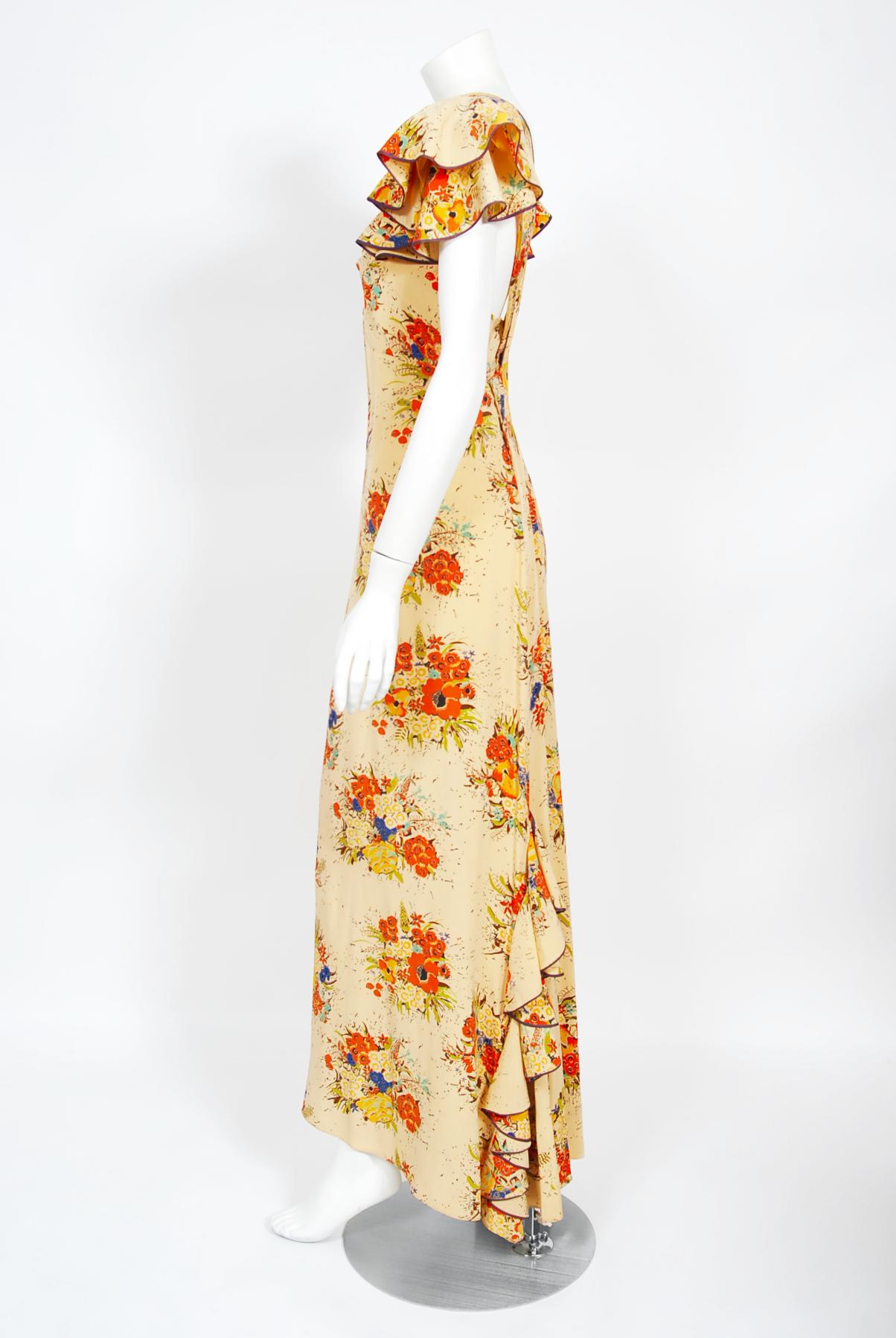 Vintage 1930s Marigold Floral Garden Print Silk Flutter-Sleeve Ruffle Maxi Dress en vente 4