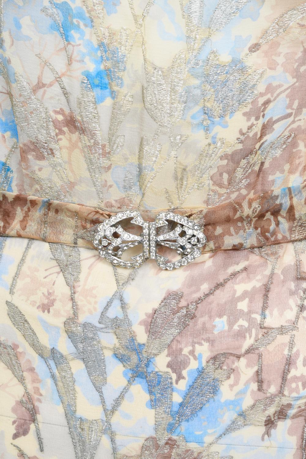 Vintage 1930's Metallic Floral Semi-Sheer Lamé Seide Capelet Drape Belted Kleid im Angebot 5