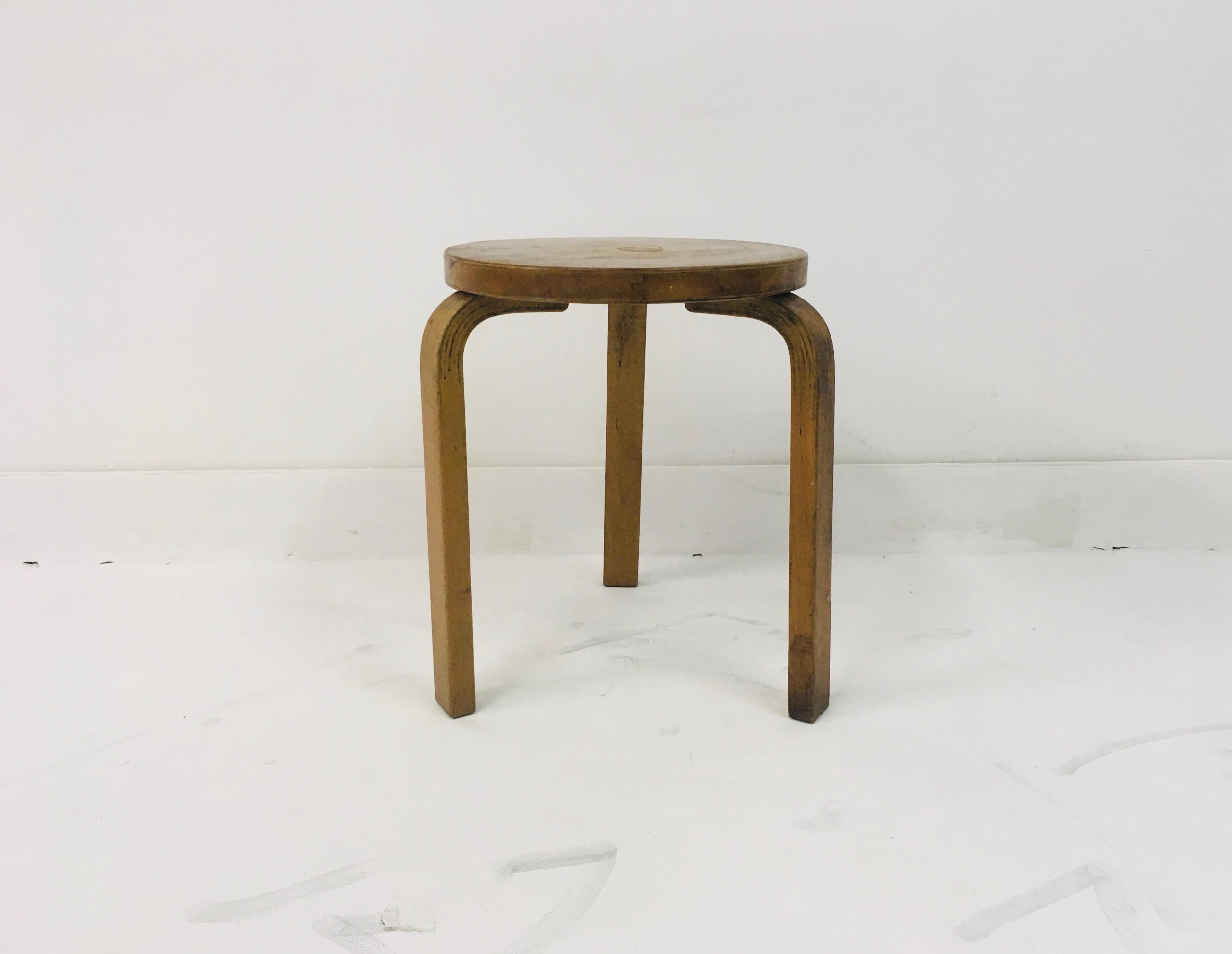 Model 60 stool

By Alvar Aalto for Artek

Distributed in London by Finmar

Birch

Seat is 35cm diameter

(Up until recently) labelled with Finmar tag

1930s, Finland.
