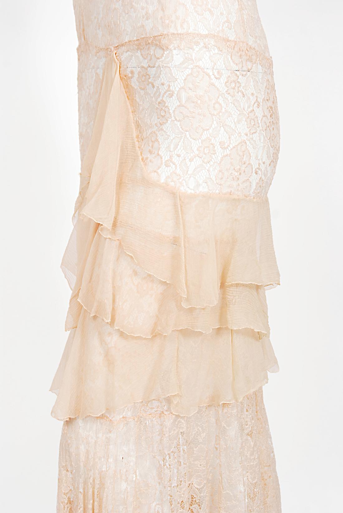 Vintage 1930er Blassrosa durchsichtiges Spitzen- und gestuftes Deko-Kleid aus Seidenchiffon mit Schrägschnitt 2