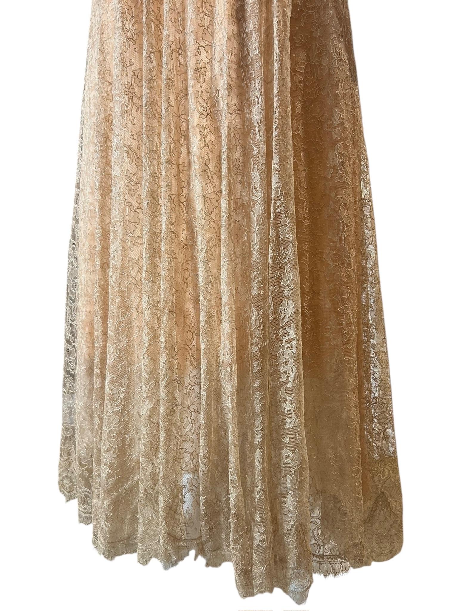 Vintage 1930s Pfirsich Spitze und Seide Chiffon Drop-Waist Abendkleid im Zustand „Hervorragend“ im Angebot in Kingston, NY