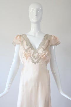 Vintage 1930s Peach Satin & Lace Nightdress 1930s lingerie night gown UK 10 US 6