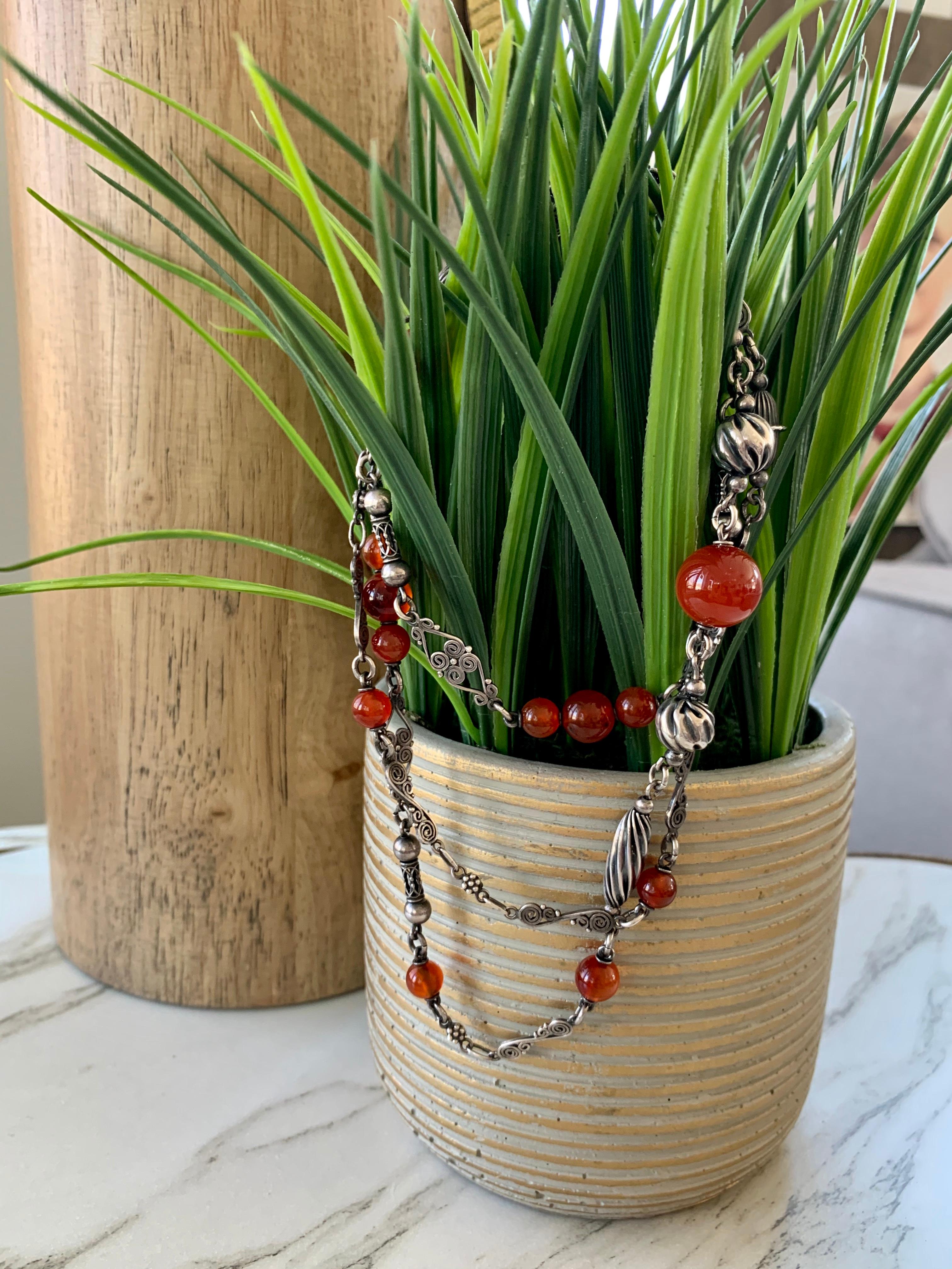 Round Cut Vintage 1930's Peruzzi-Style Carnelian Bead Silver Necklace For Sale