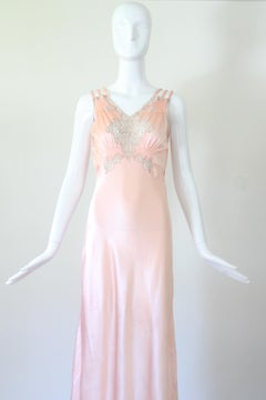 Rosa Satinkleid im Vintage-Stil der 1930er Jahre mit Spitzenakzenten – Dessous-Nachthemd, Größe UK 8–10, US 4–6