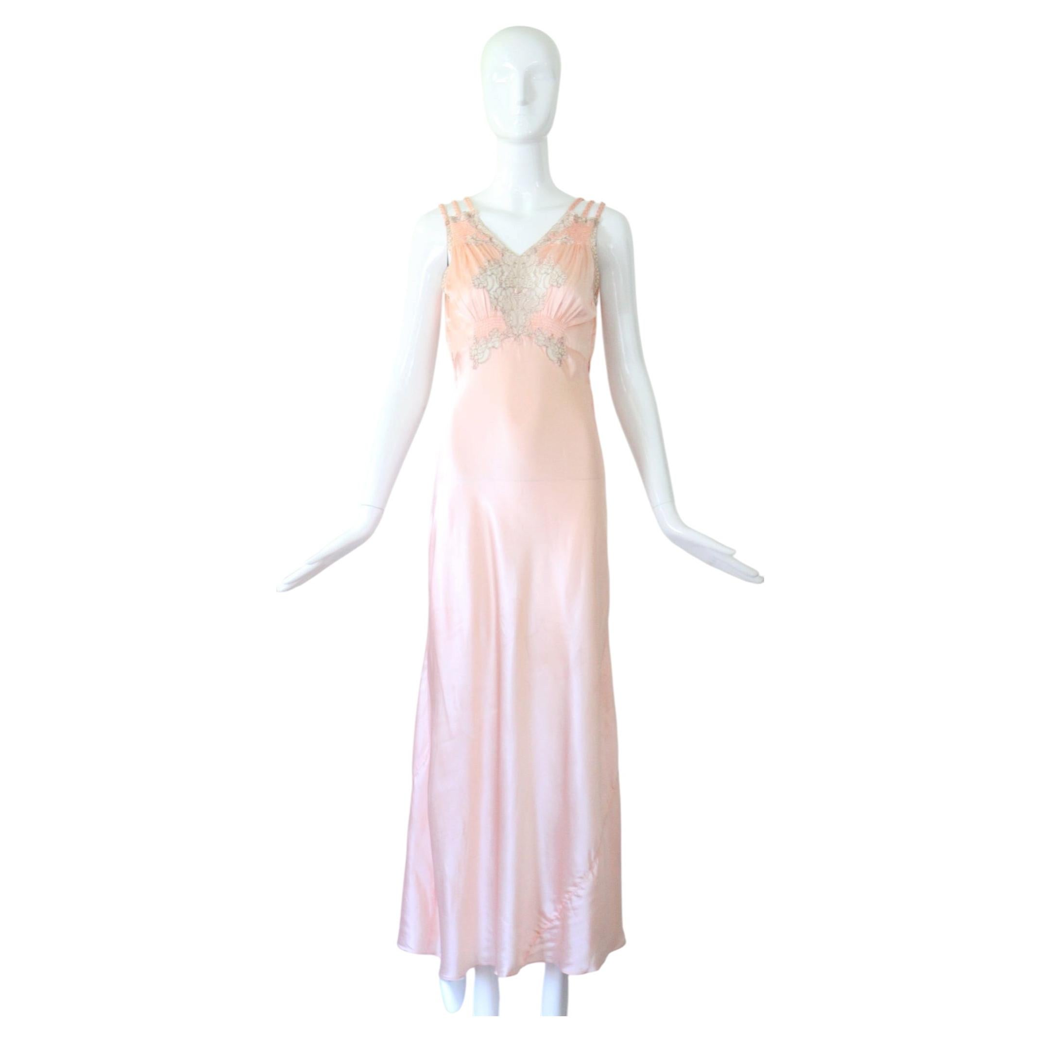 Rosa Satinkleid im Vintage-Stil der 1930er Jahre mit Spitzenakzenten – Dessous-Nachthemd, Größe UK 8–10, US 4–6