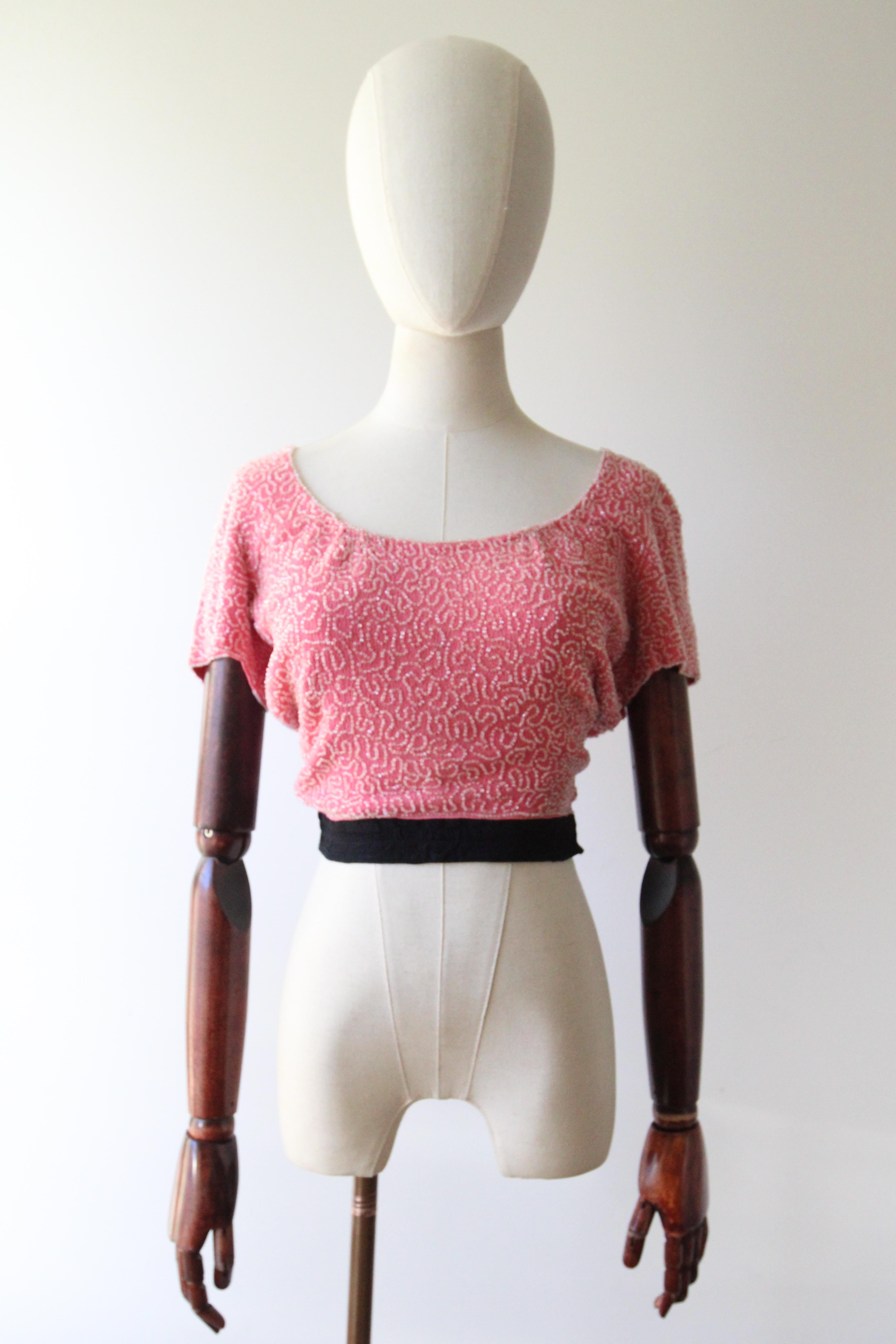Rosa Vintage 1930 Pink Silk Beaded Blouse 1930's Pink Crepe Silk Beaded Top UK 6 in vendita