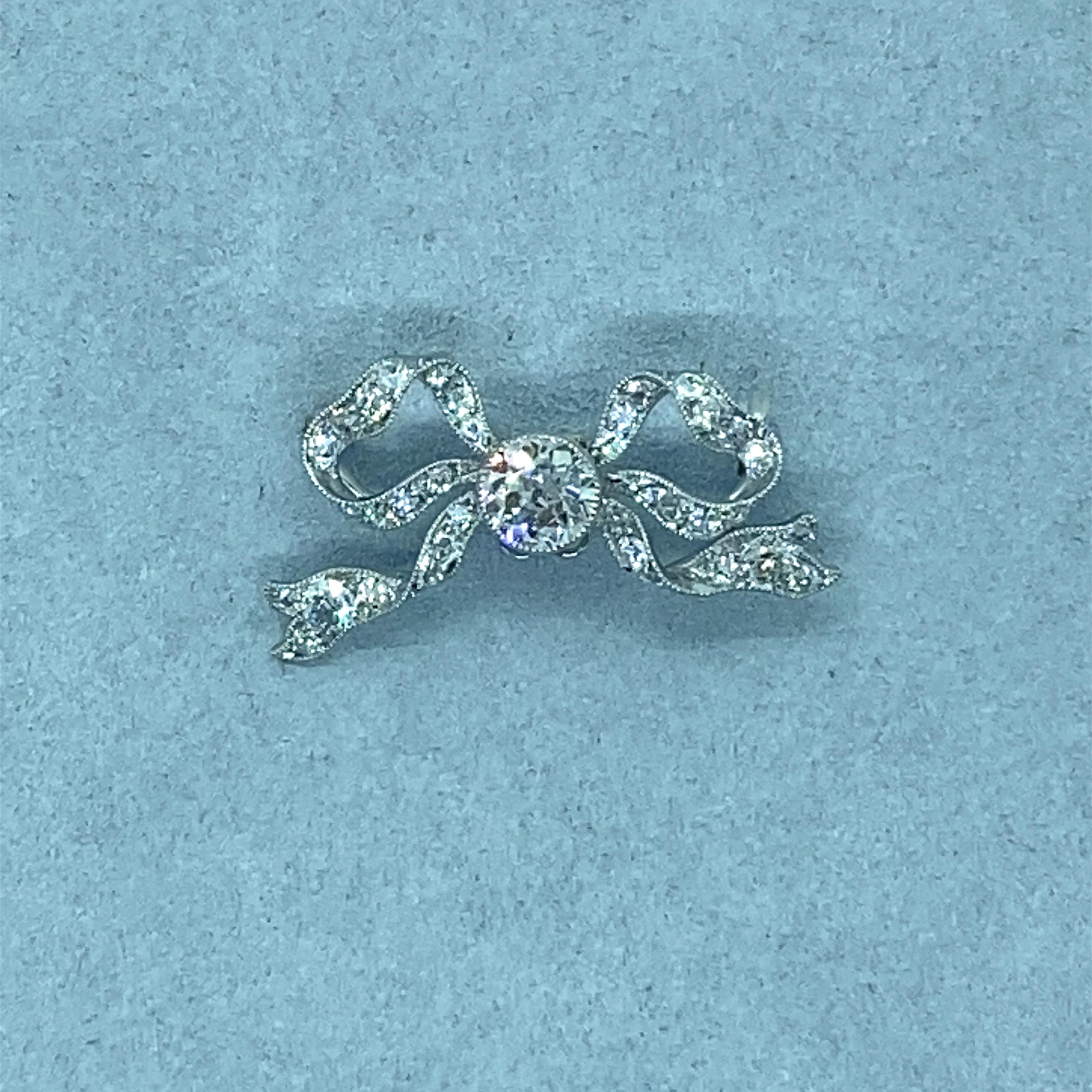 Vintage 1930’s Platinum Diamond Bow Pin In Good Condition For Sale In Boston, MA