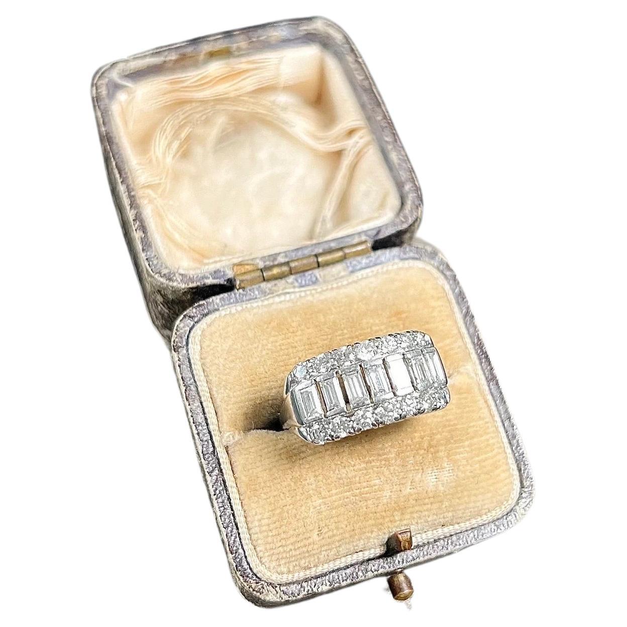 Platinring, Vintage 1930er Jahre, gestempelter, dreireihiger Diamantring