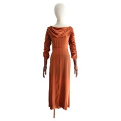 Robe vintage plissée et froncée en satin ambré des années 1930 GB 10 US 6