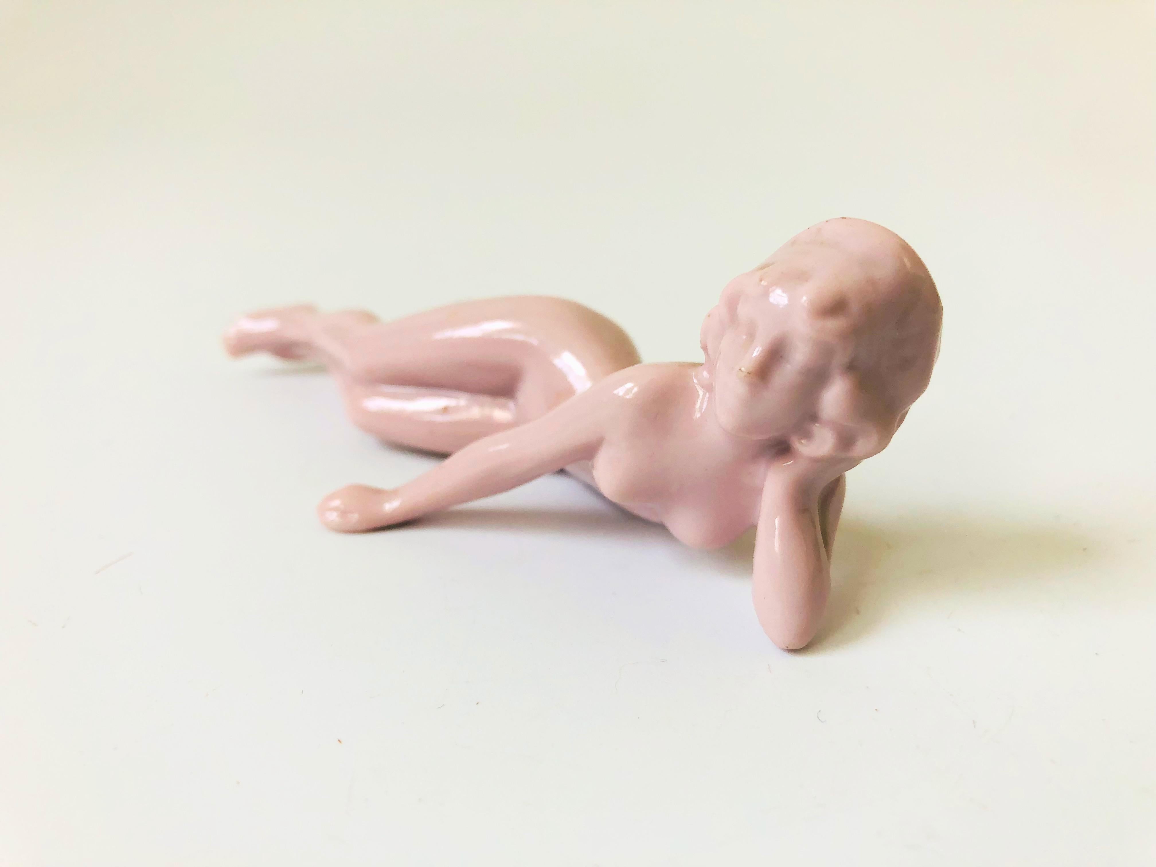 Vintage 1930s Porcelain Bathing Beauty Female Nude Figurine In Good Condition In Fairfield, CA
