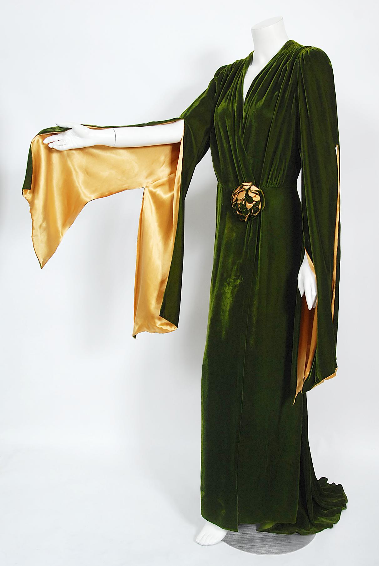 Vintage 1930's Princess Obolesnky Olive Green Velvet Winged-Sleeve Dressing Gown 1