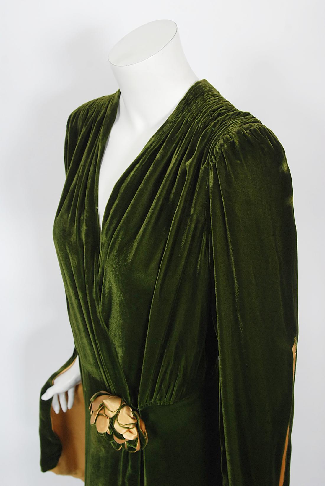 Vintage 1930's Princess Obolesnky Olive Green Velvet Winged-Sleeve Dressing Gown 3