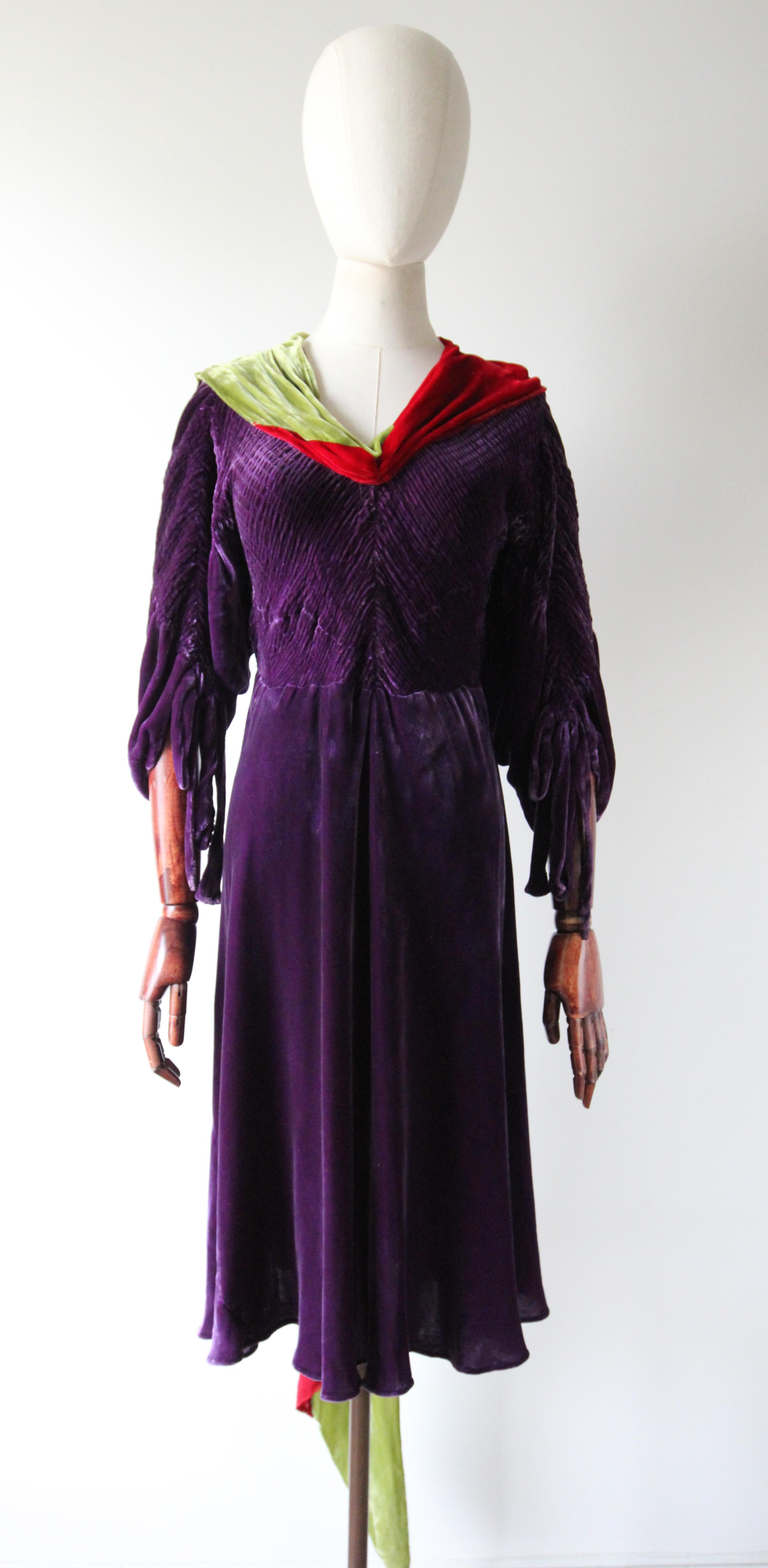 Vestido de cóctel vintage de 1930 de terciopelo de seda morado con corte al bies Vestido de 1930 UK 10-14 Negro en venta
